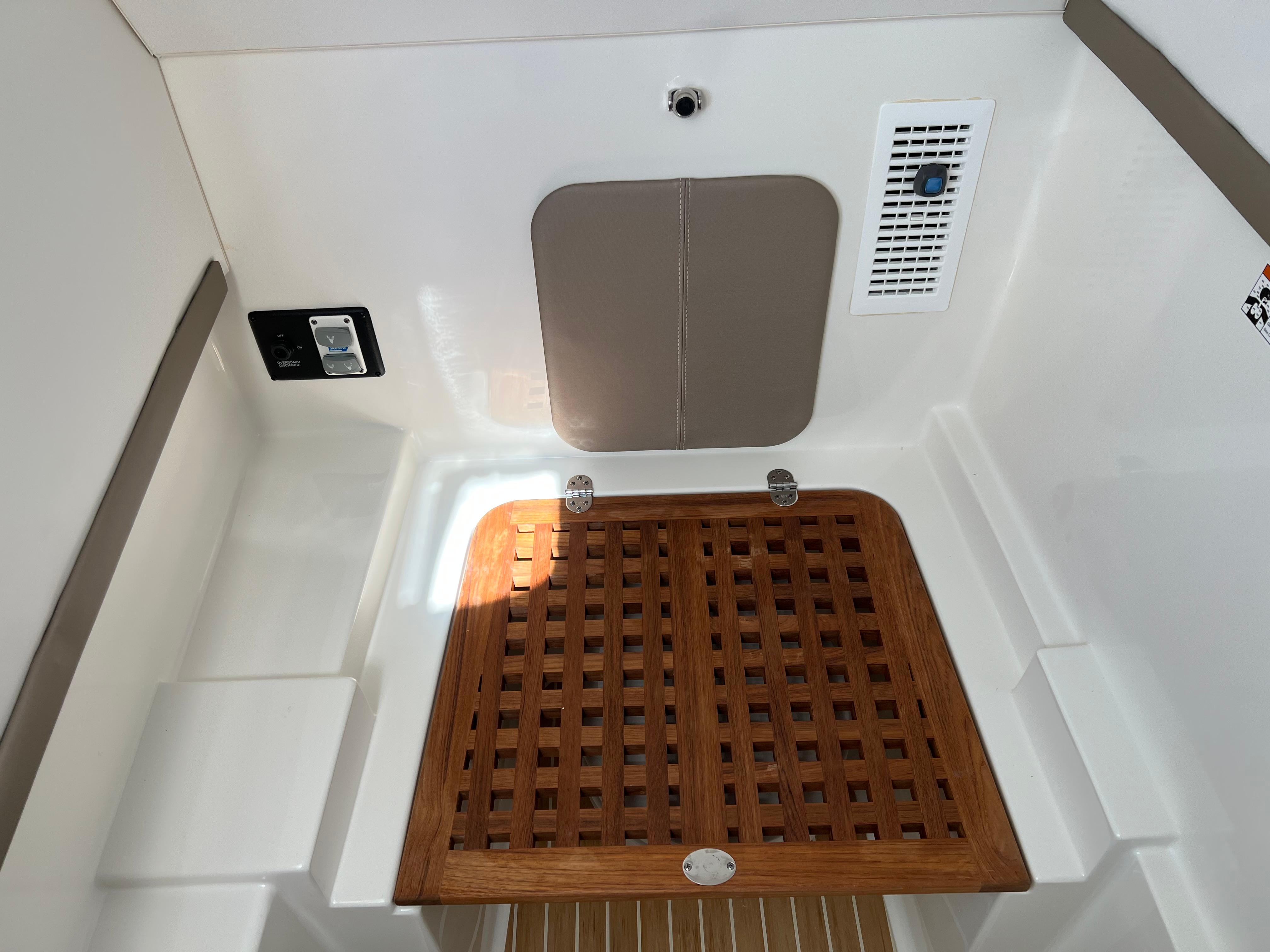 2019-world-cat-320-dc-power-9773404-20250502055940979-1_XLARGE