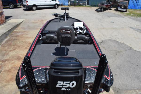 2018 Triton boat for sale, model of the boat is 20 TRX & Image # 5 of 44