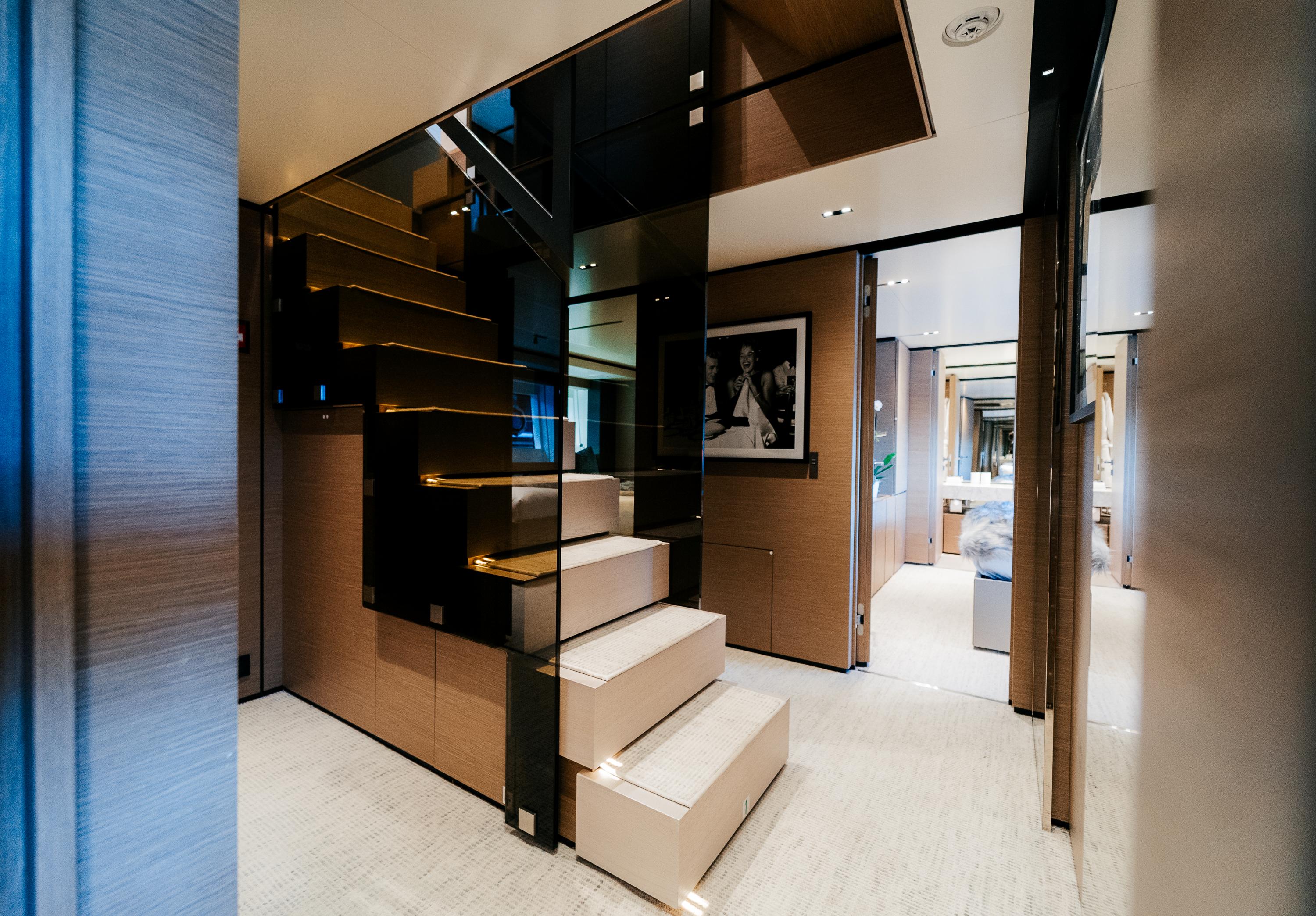 2018 Ferretti Yachts Navetta 33 COUNTLESS