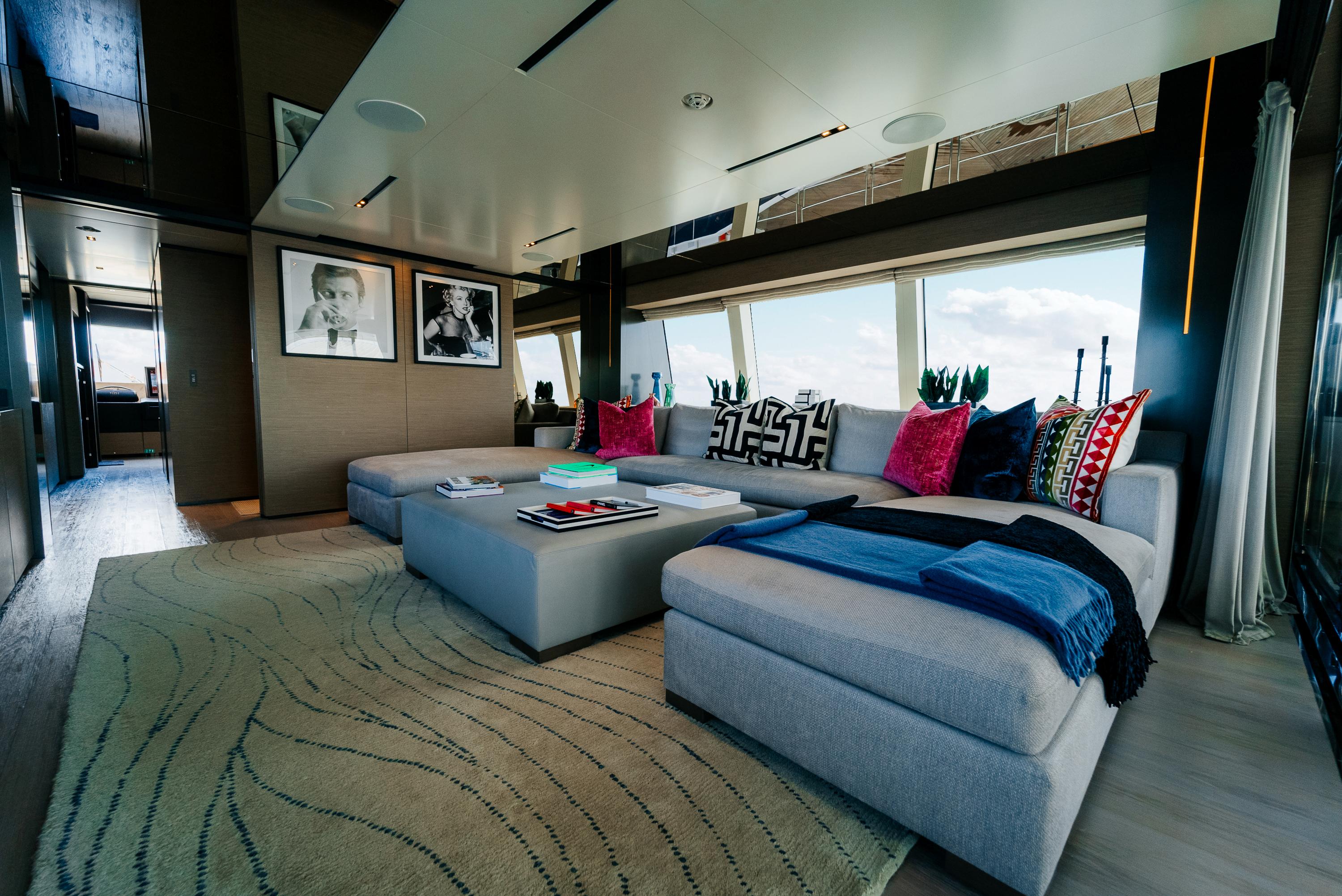 2018 Ferretti Yachts Navetta 33 COUNTLESS