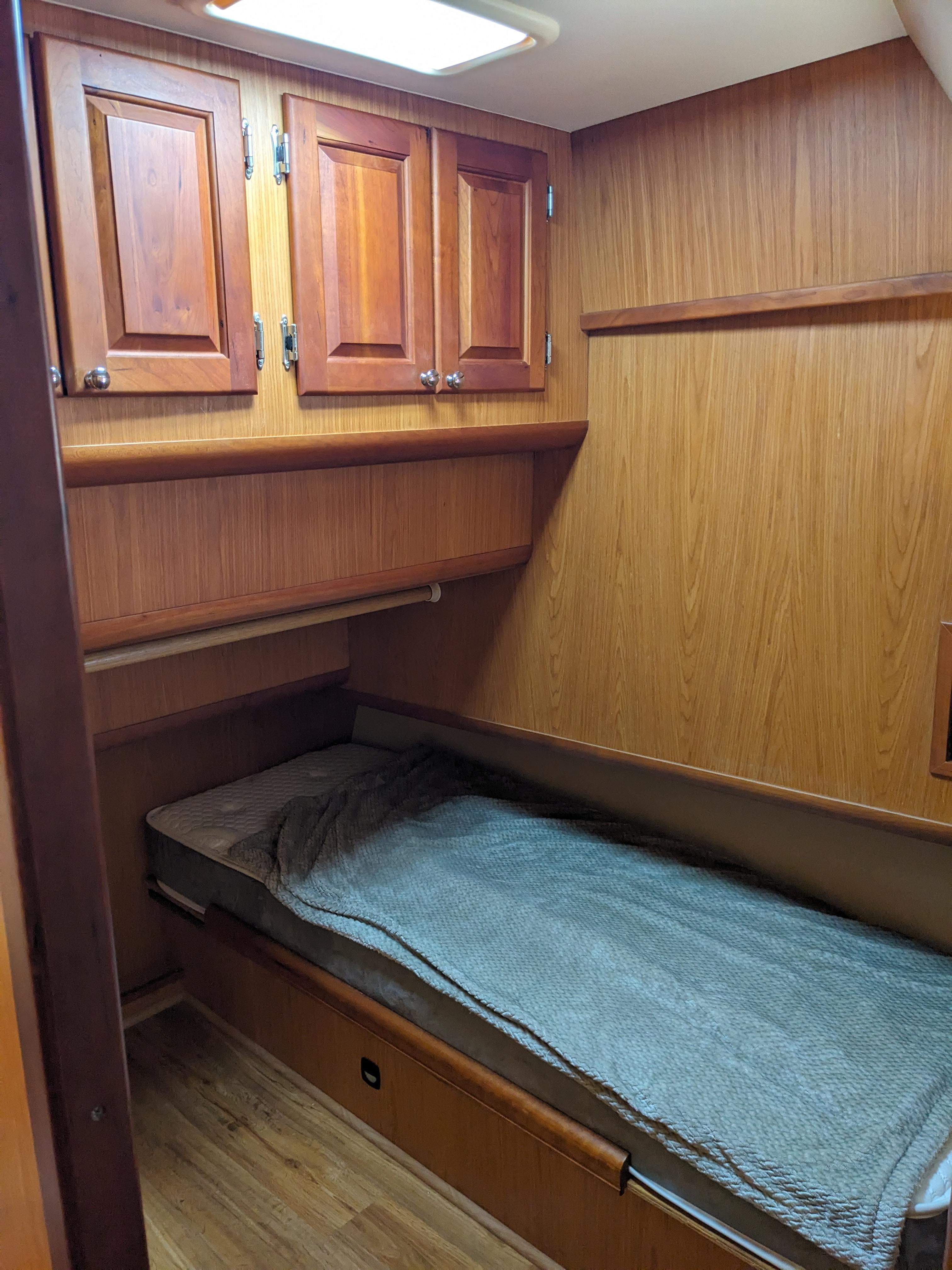 Blufin Yacht Photos Pics Guest Berth