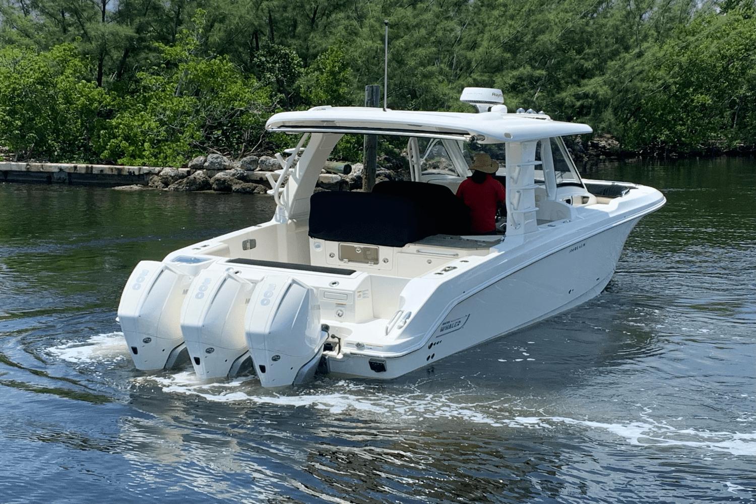 2022 Boston Whaler 350 realm