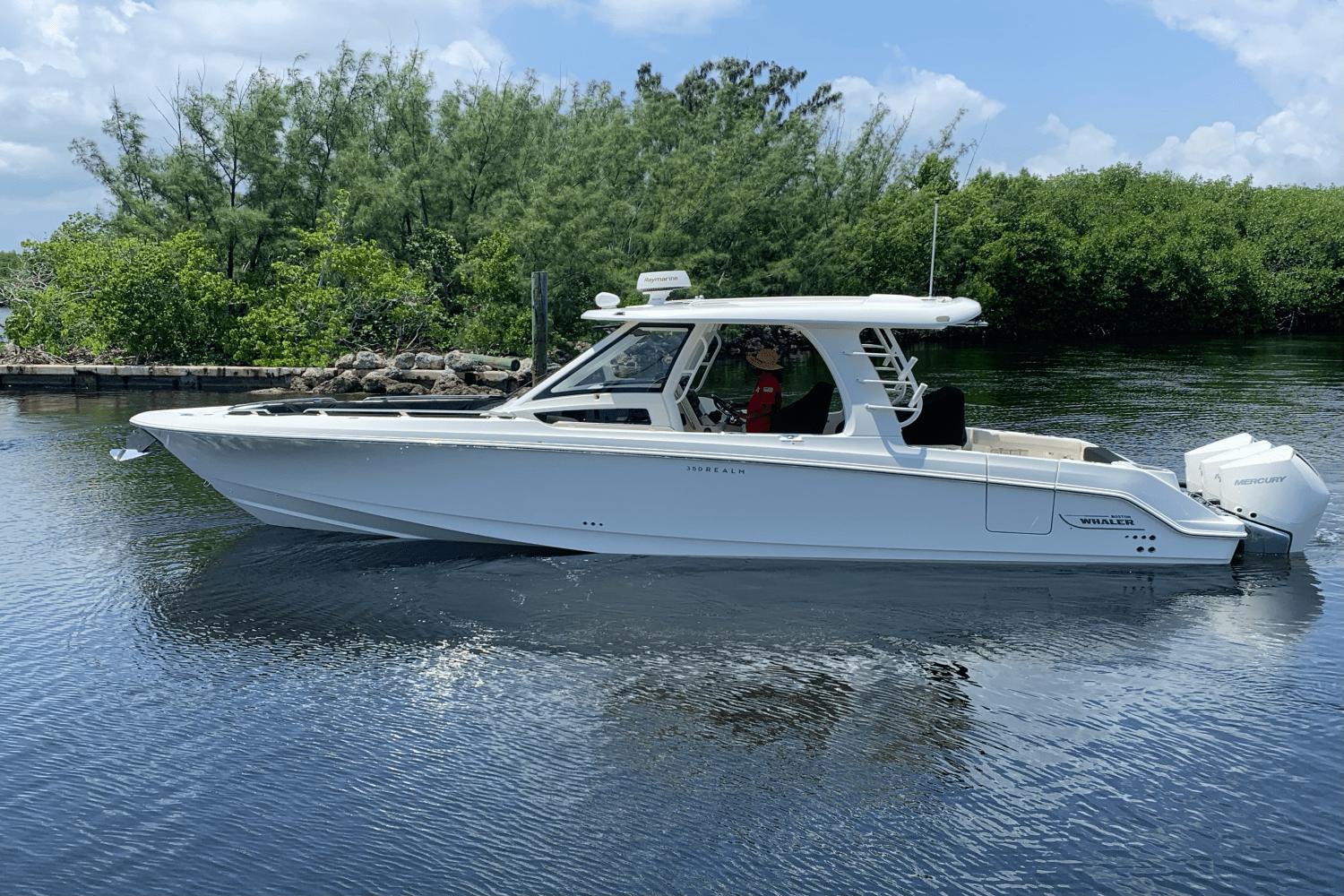 2022 Boston Whaler 350 realm