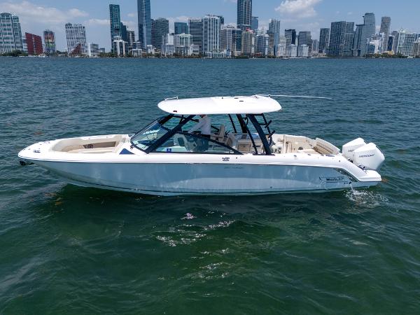 2024 Boston Whaler 325 Vantage