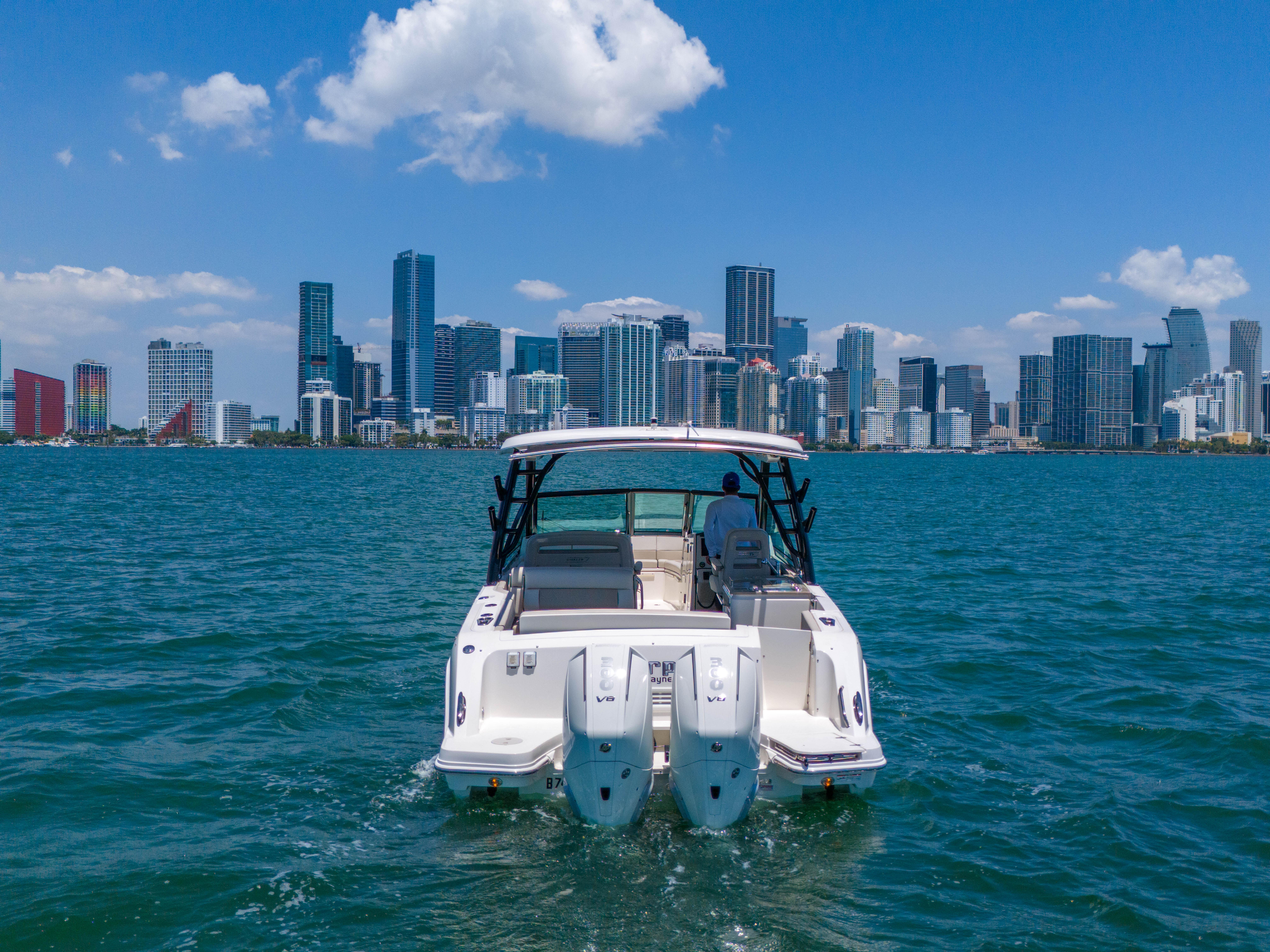 2024-boston-whaler-325-vantage-power-9793461-20250522105545282-1_XLARGE