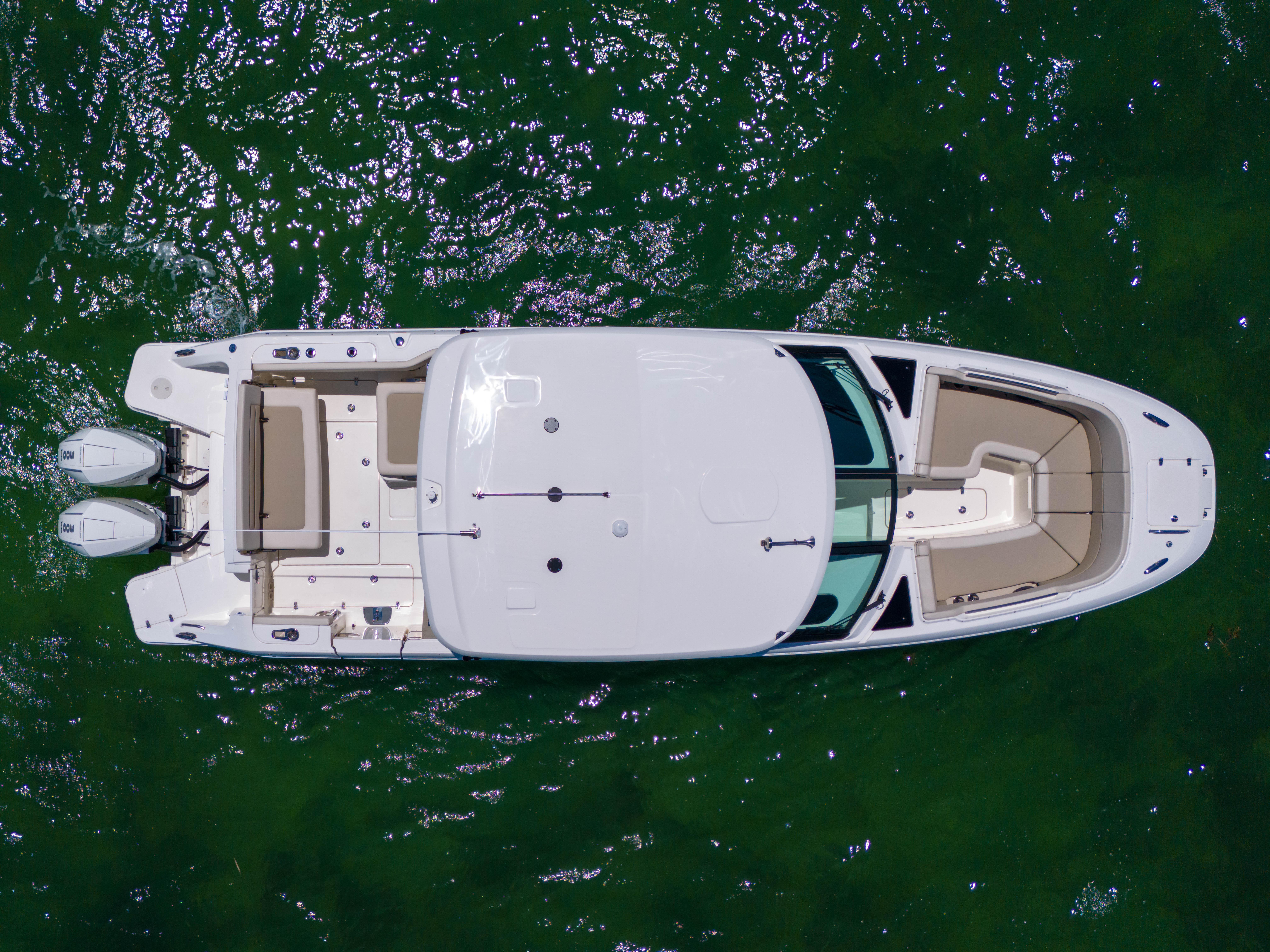 2024-boston-whaler-325-vantage-power-9793461-20250522105854156-1_XLARGE
