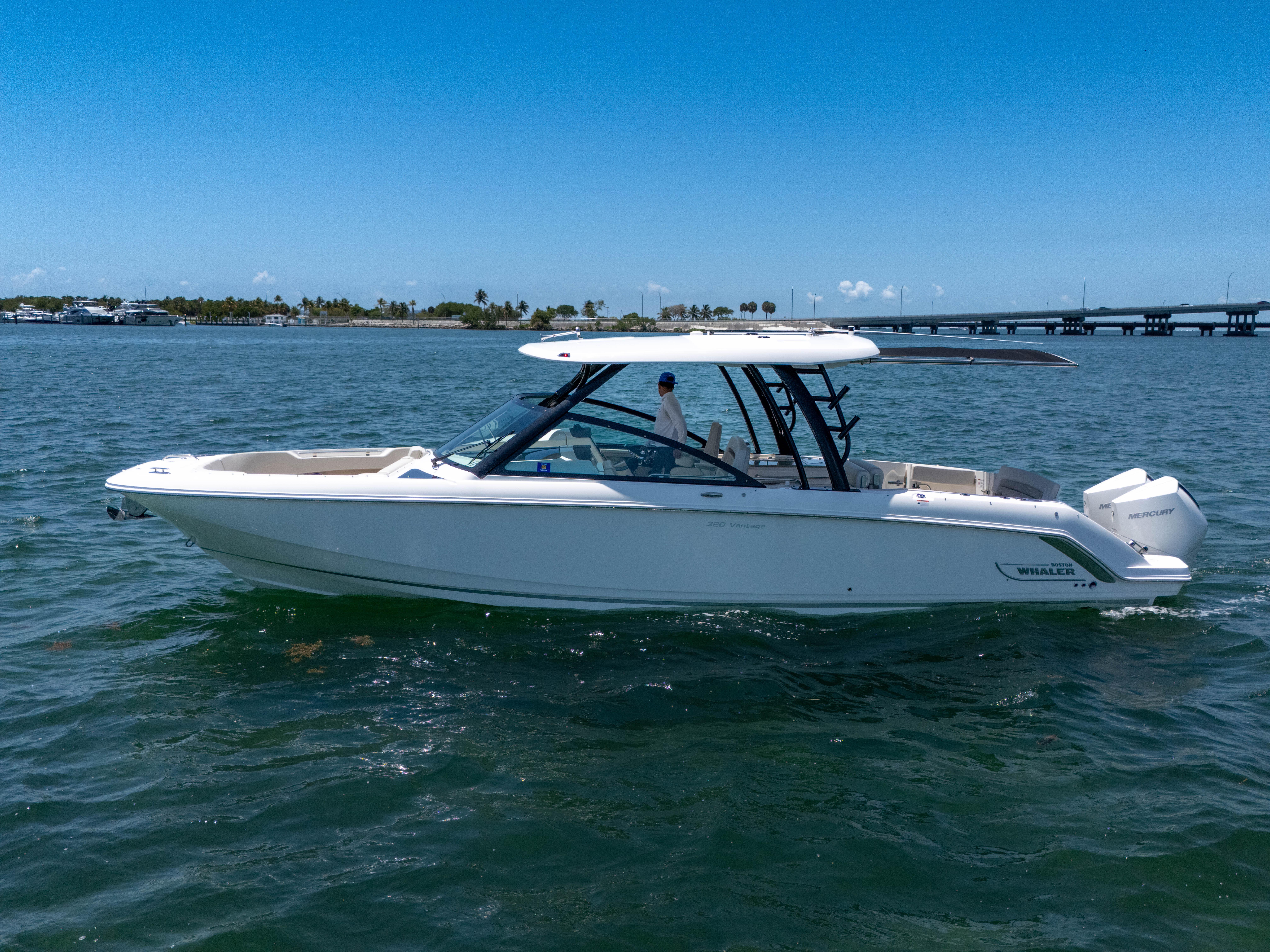 2024-boston-whaler-325-vantage-power-9793461-20250522105914542-1_XLARGE