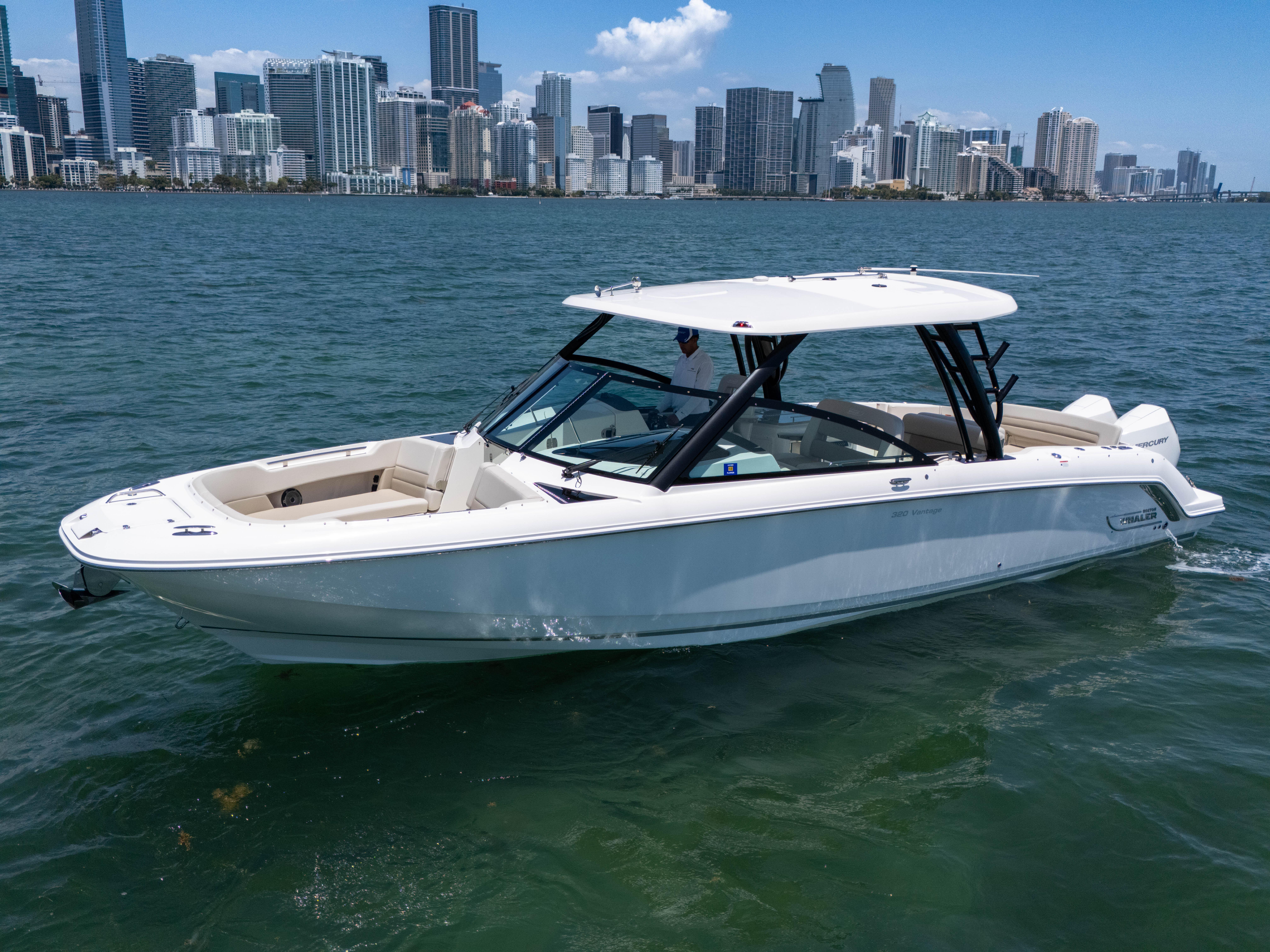 2024-boston-whaler-325-vantage-power-9793461-20250522110143280-1_XLARGE