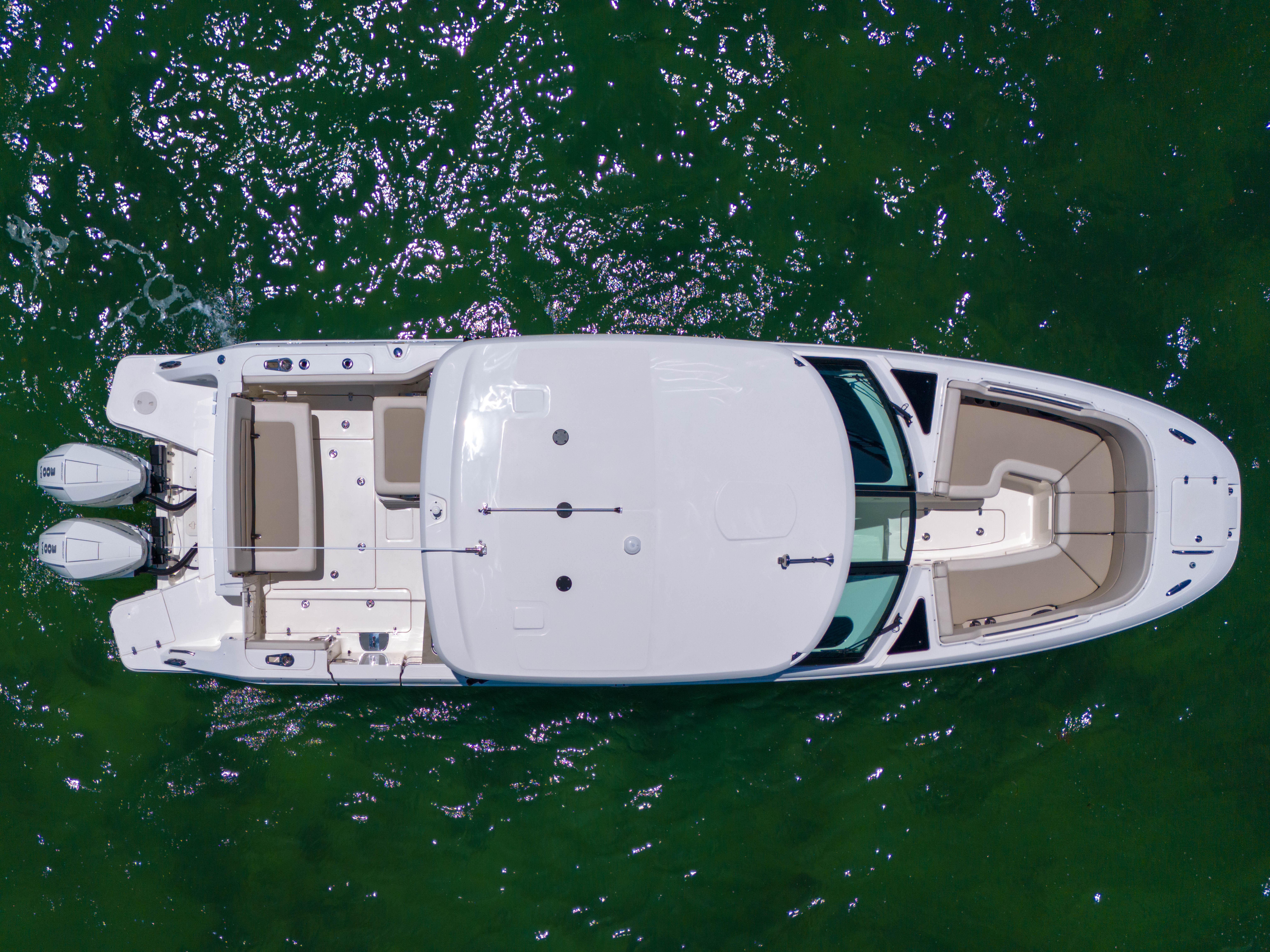 2024-boston-whaler-325-vantage-power-9793461-20250522110204393-1_XLARGE