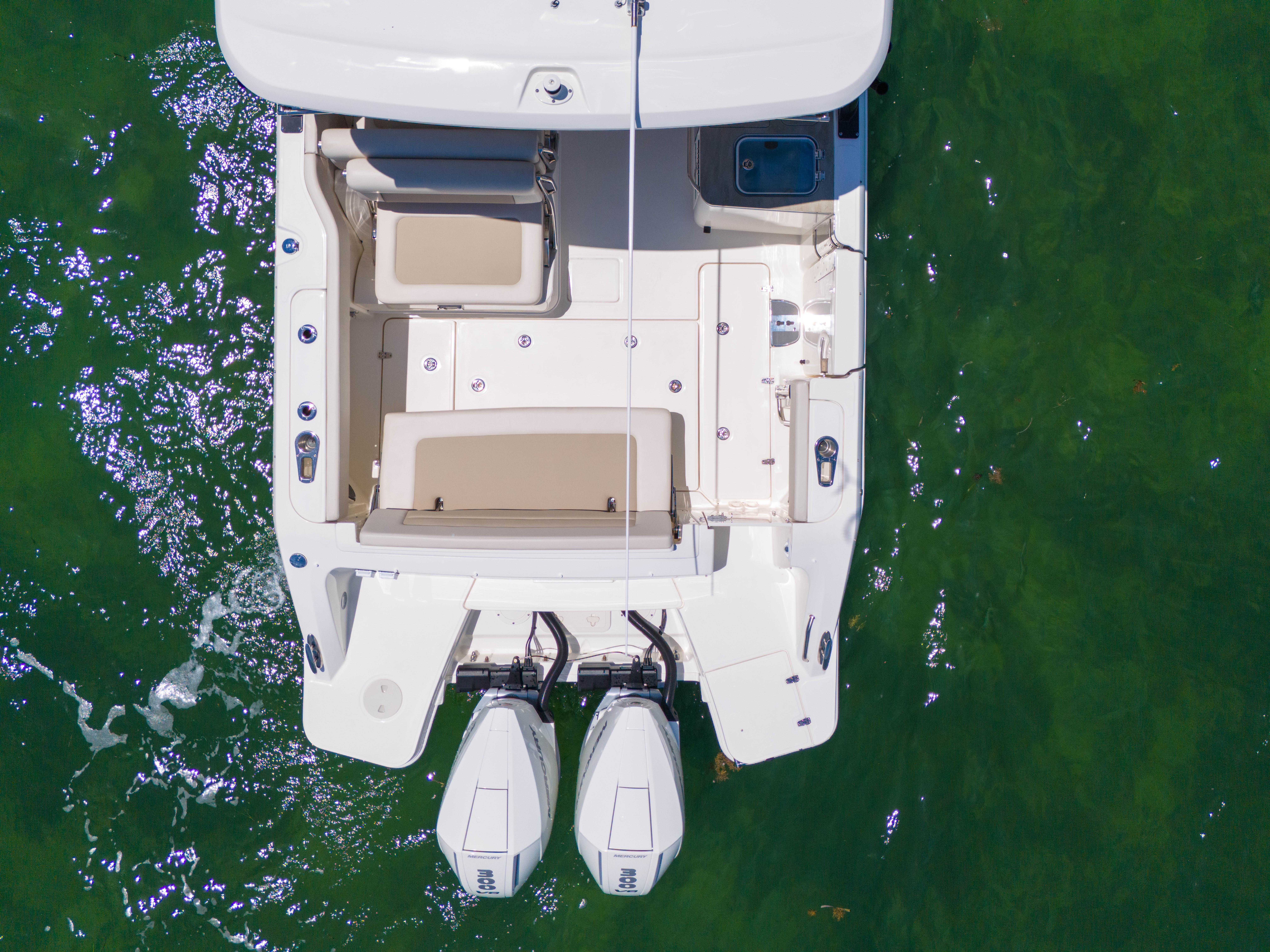 2024-boston-whaler-325-vantage-power-9793461-20250522110214730-1_XLARGE