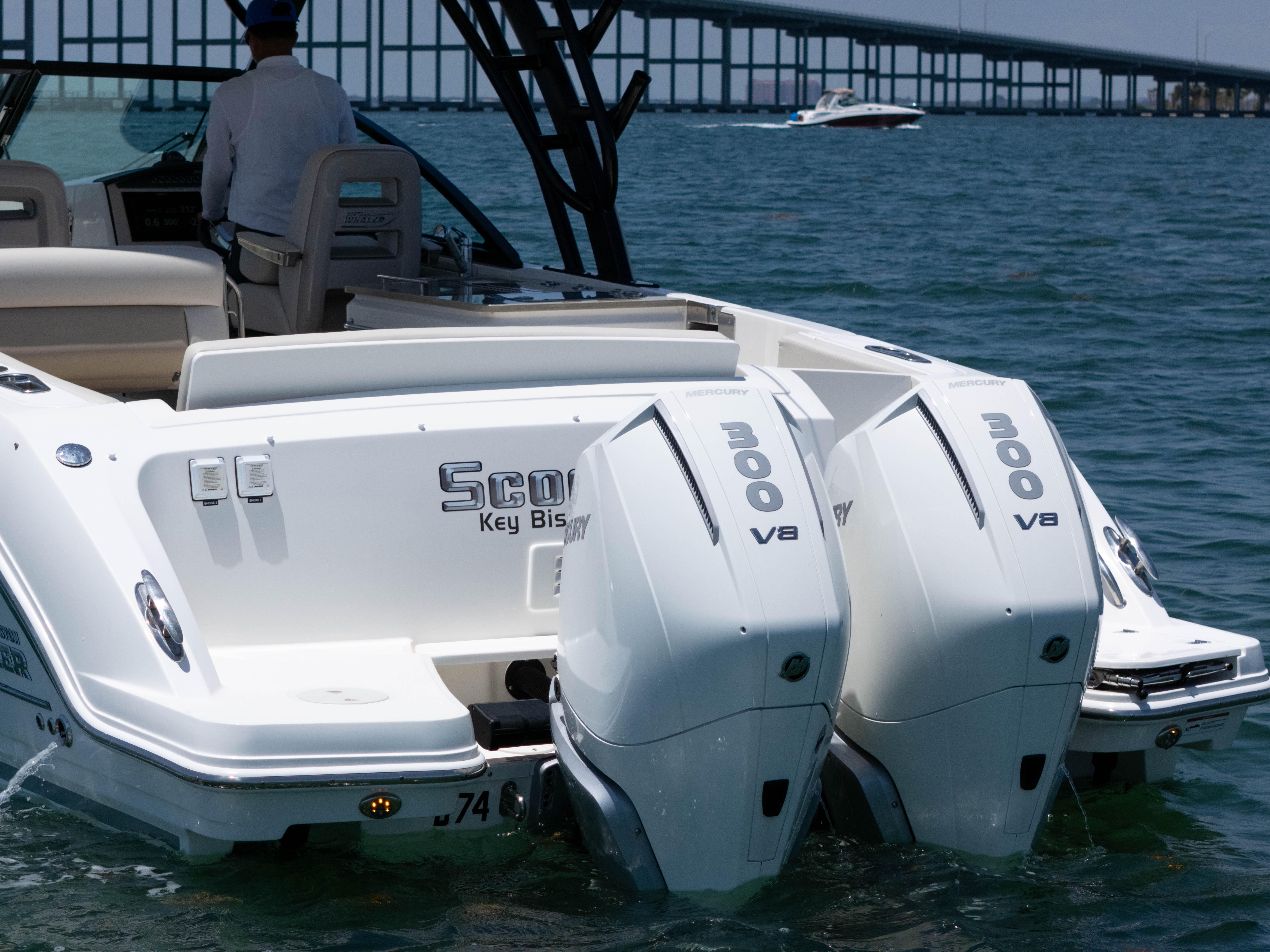 2024-boston-whaler-325-vantage-power-9793461-20250522110314836-1_XLARGE