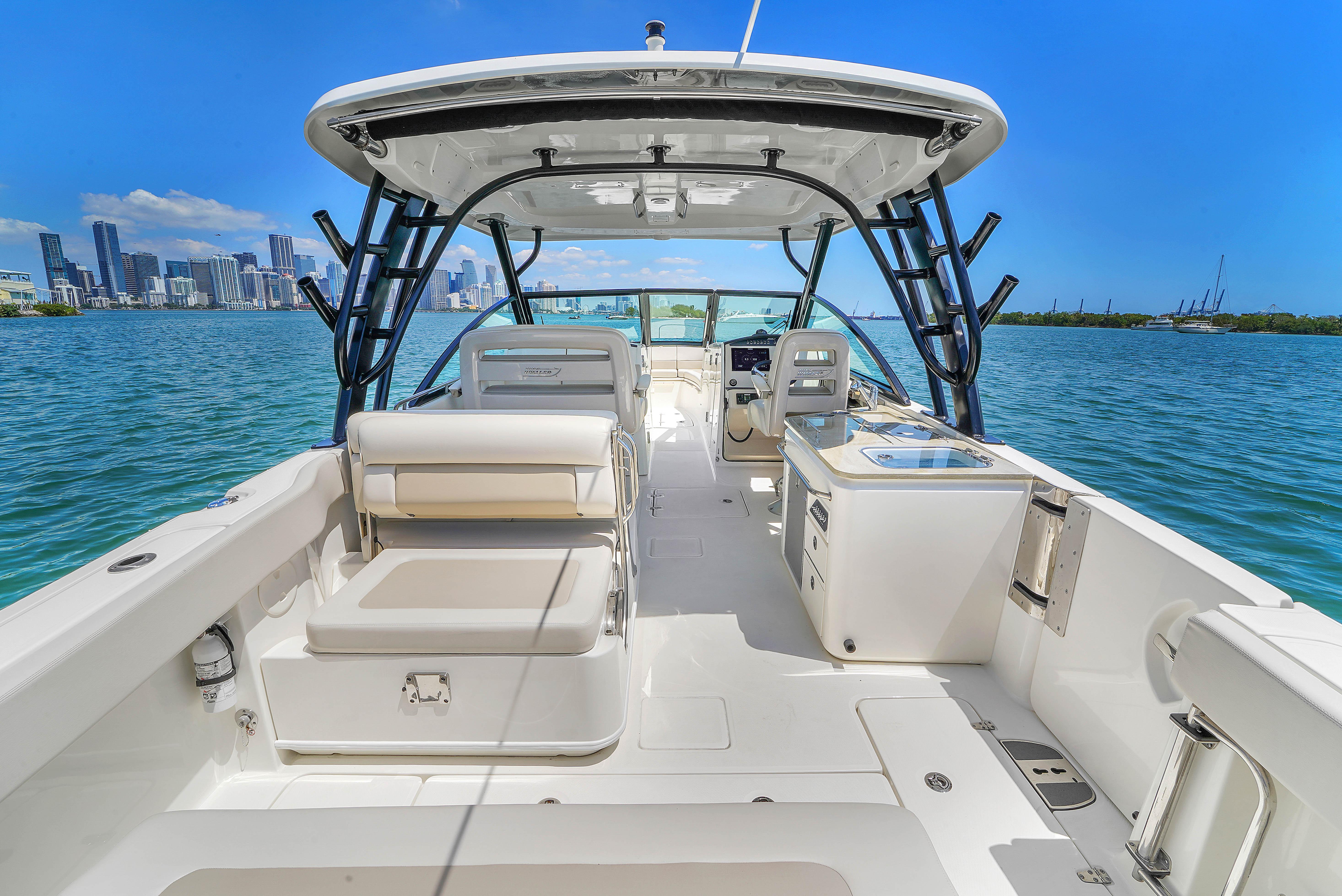 2024-boston-whaler-325-vantage-power-9793461-20250522110350637-1_XLARGE