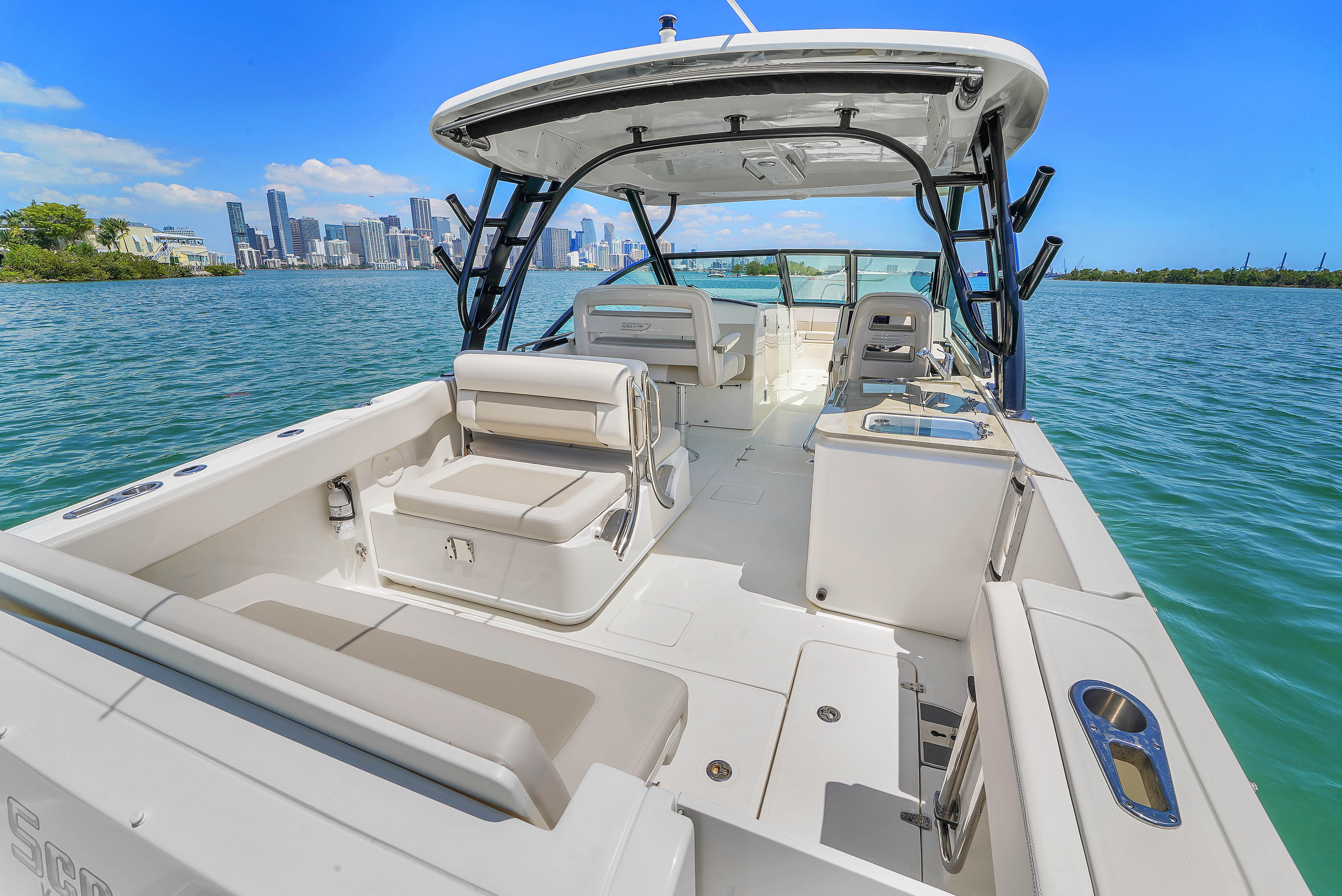 2024-boston-whaler-325-vantage-power-9793461-20250522110356845-1_XLARGE