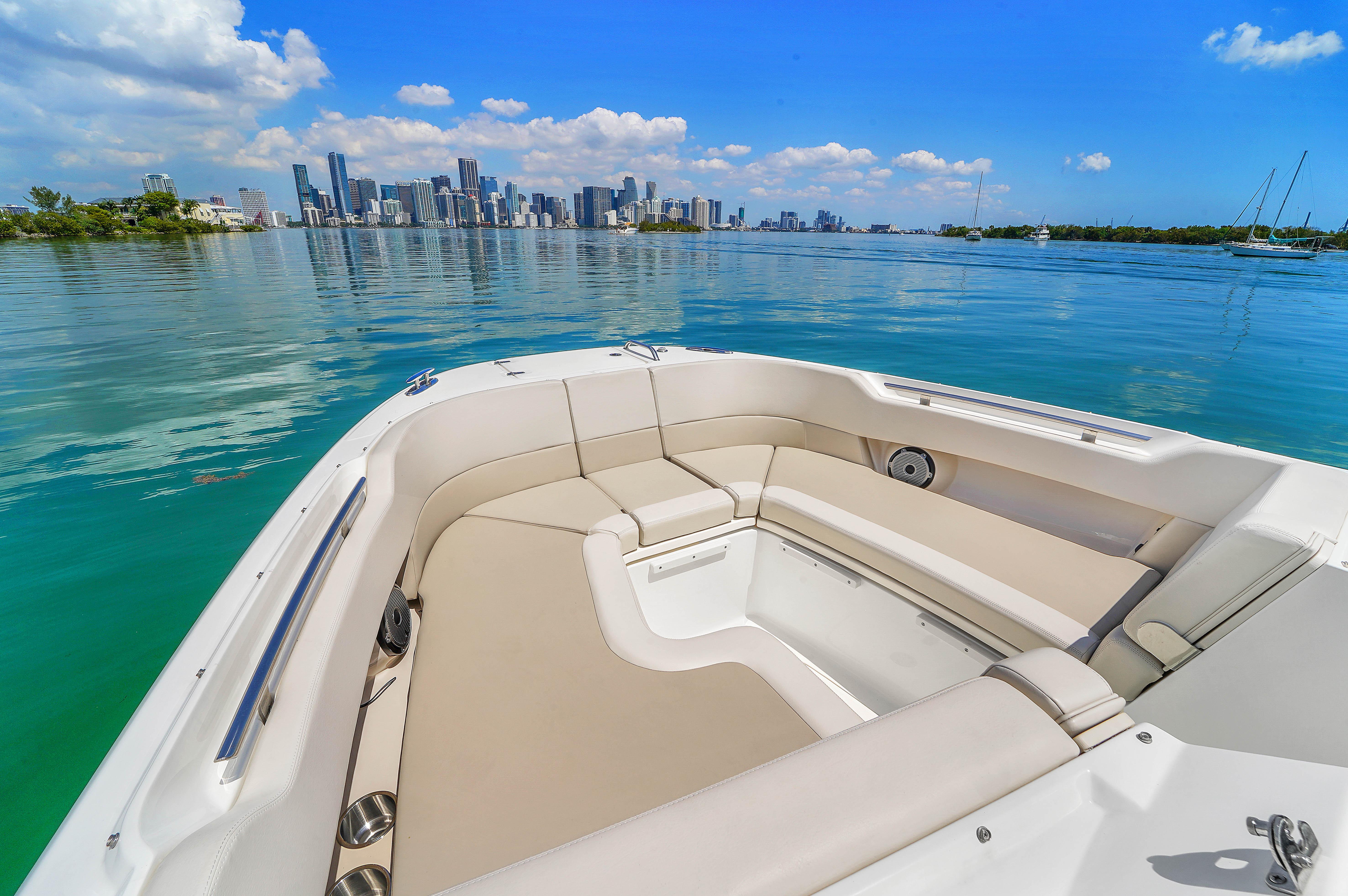 2024-boston-whaler-325-vantage-power-9793461-20250522110413534-1_XLARGE