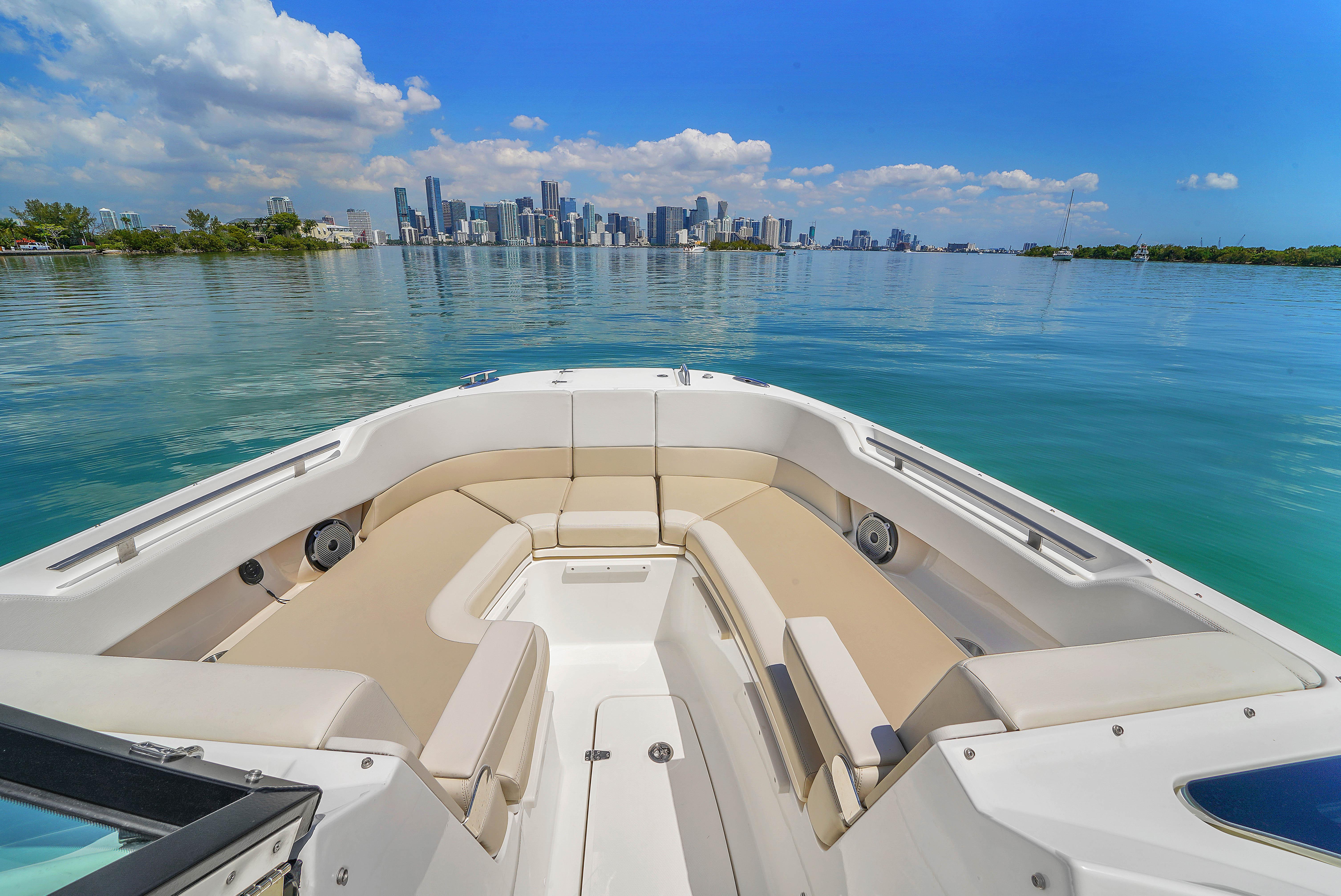 2024-boston-whaler-325-vantage-power-9793461-20250522110419388-1_XLARGE