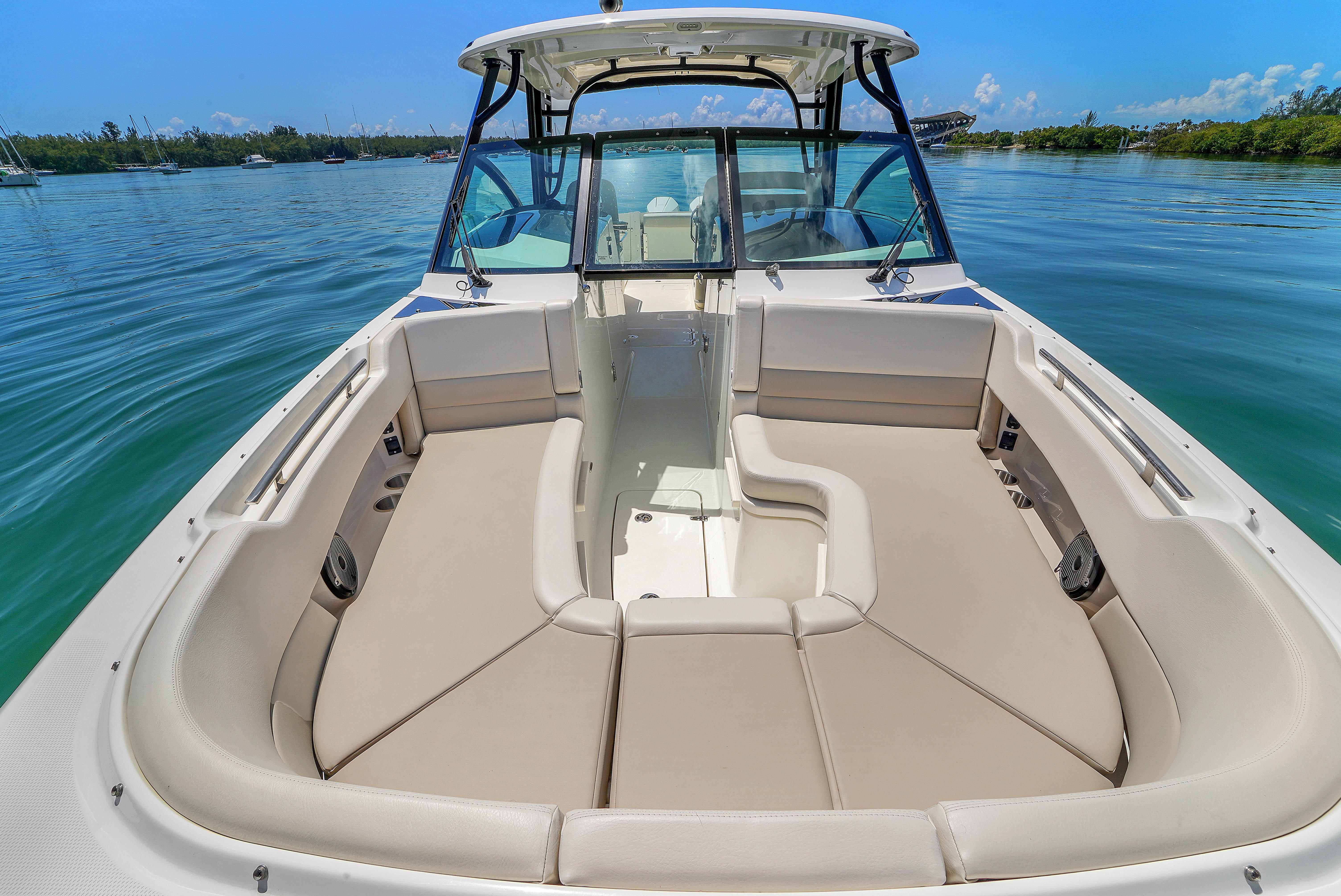 2024-boston-whaler-325-vantage-power-9793461-20250522110430524-1_XLARGE