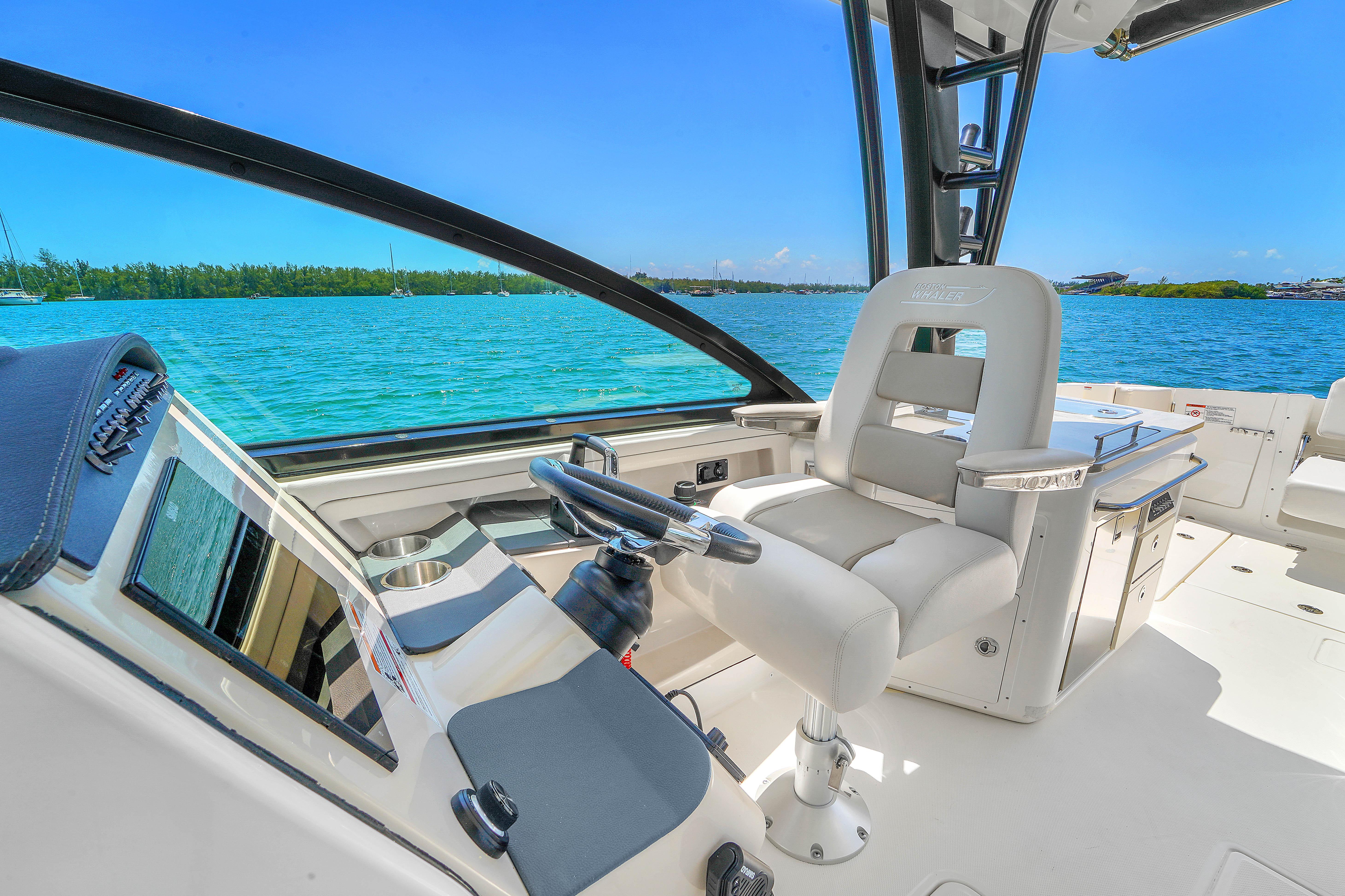 2024-boston-whaler-325-vantage-power-9793461-20250522110519012-1_XLARGE