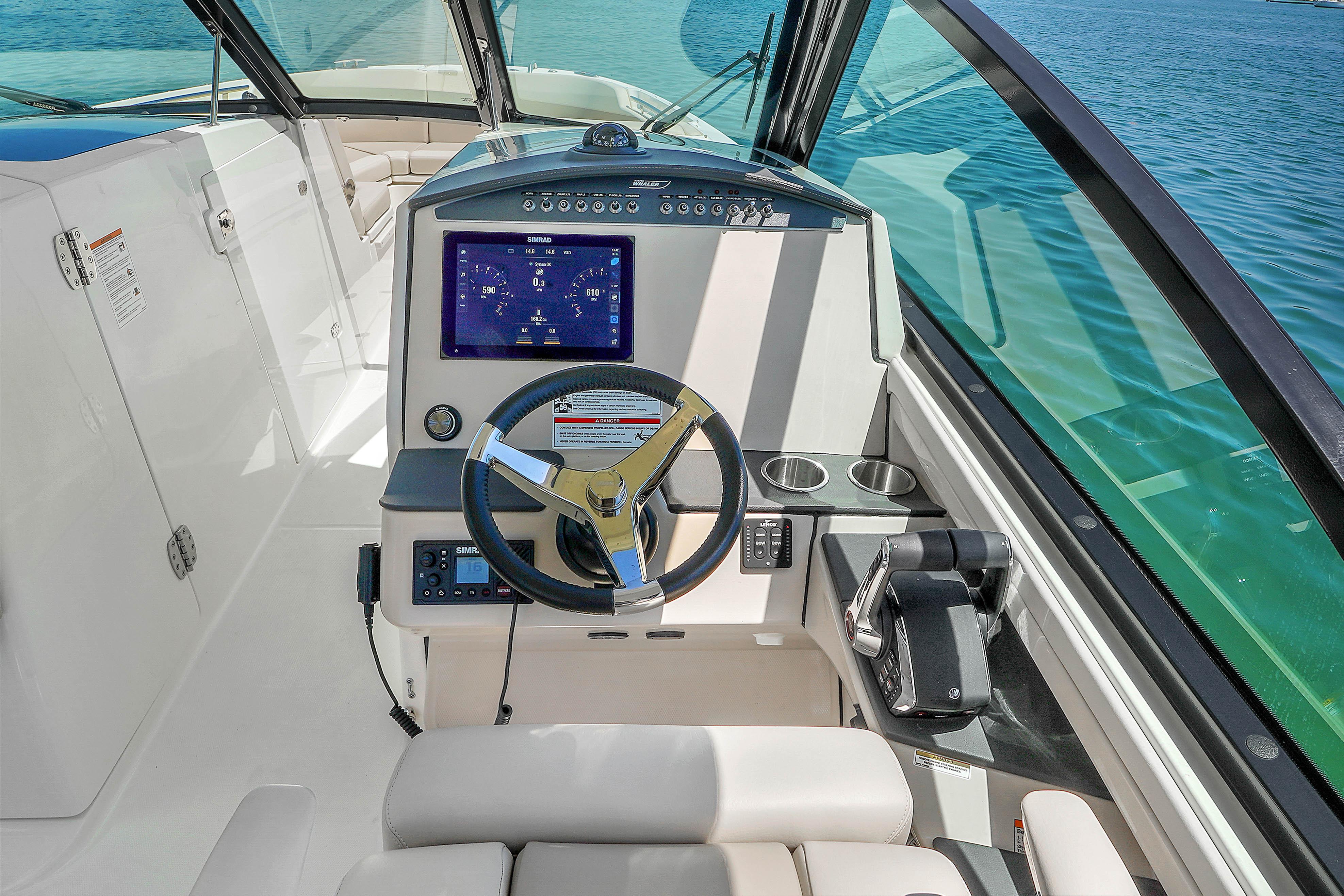 2024-boston-whaler-325-vantage-power-9793461-20250522110530936-1_XLARGE