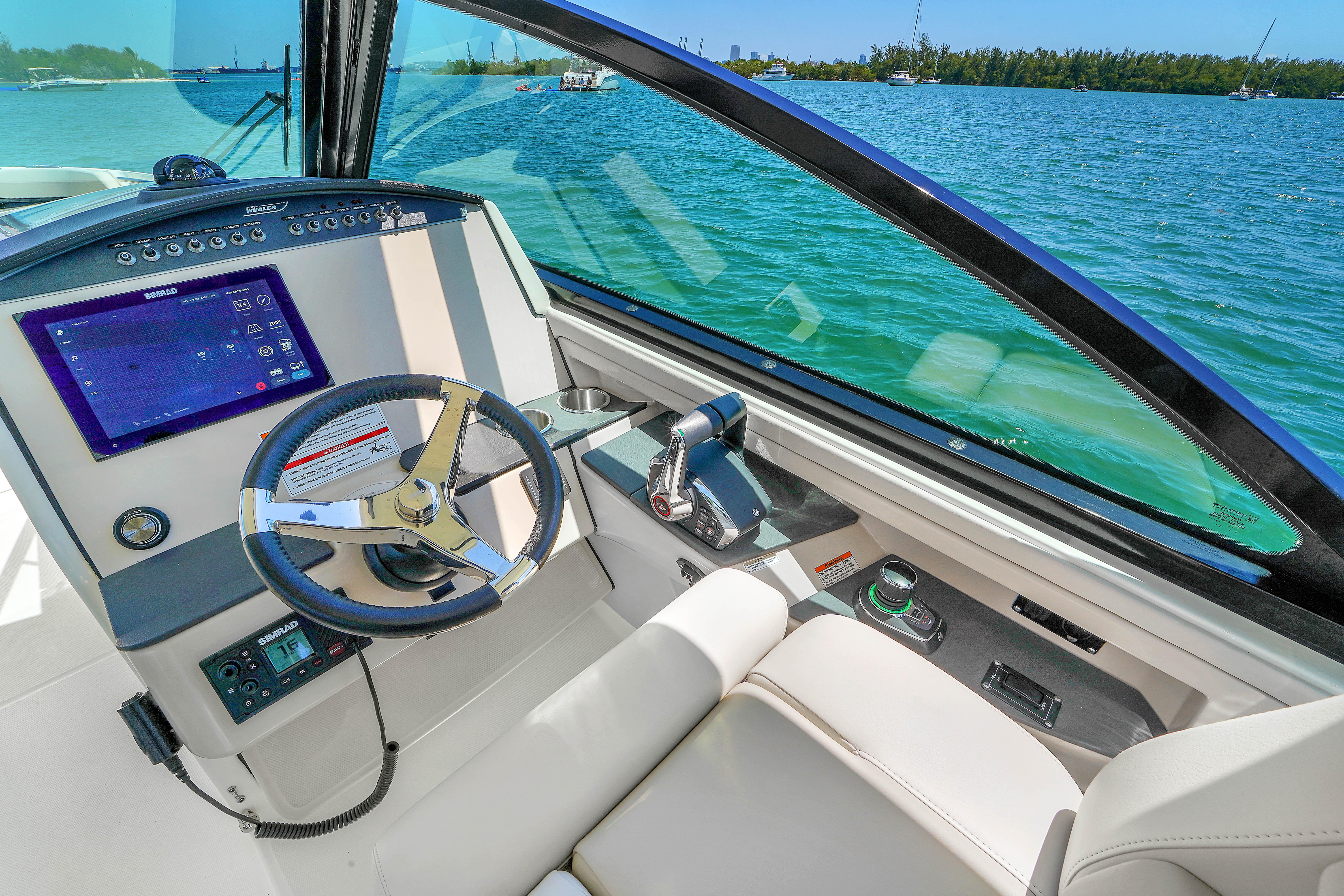 2024-boston-whaler-325-vantage-power-9793461-20250522110535959-1_XLARGE
