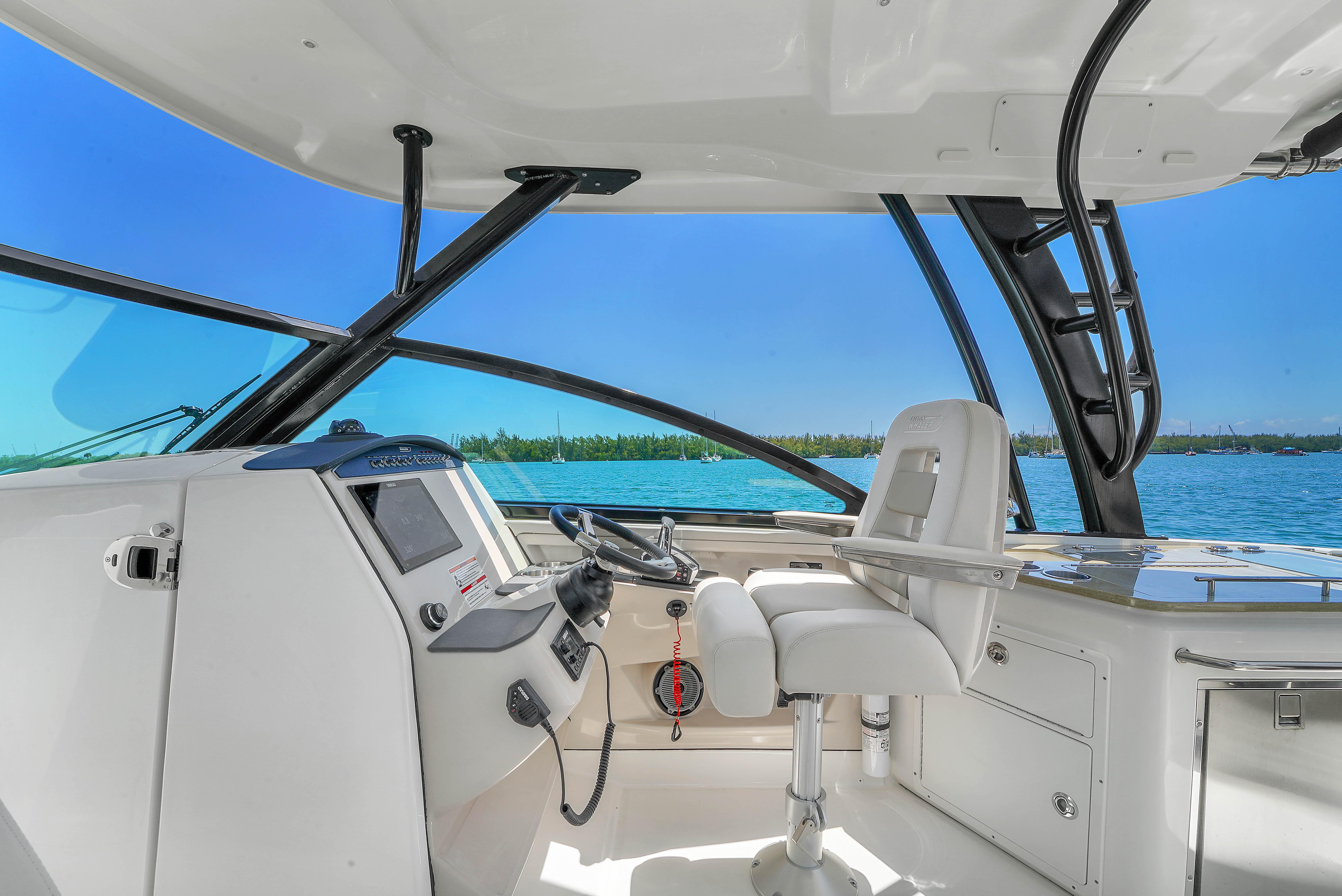 2024-boston-whaler-325-vantage-power-9793461-20250522111115448-1_XLARGE
