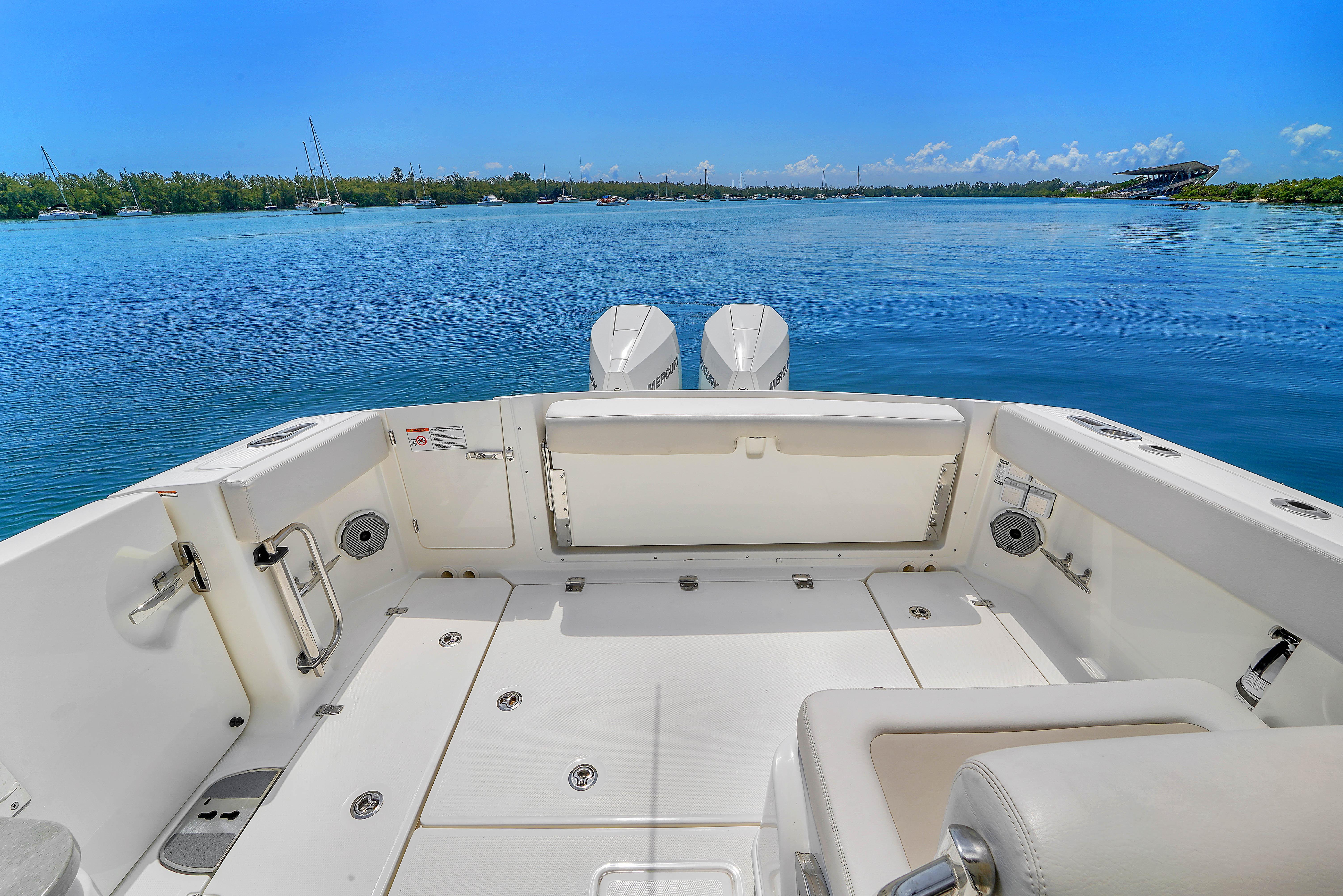 2024-boston-whaler-325-vantage-power-9793461-20250522111127521-1_XLARGE