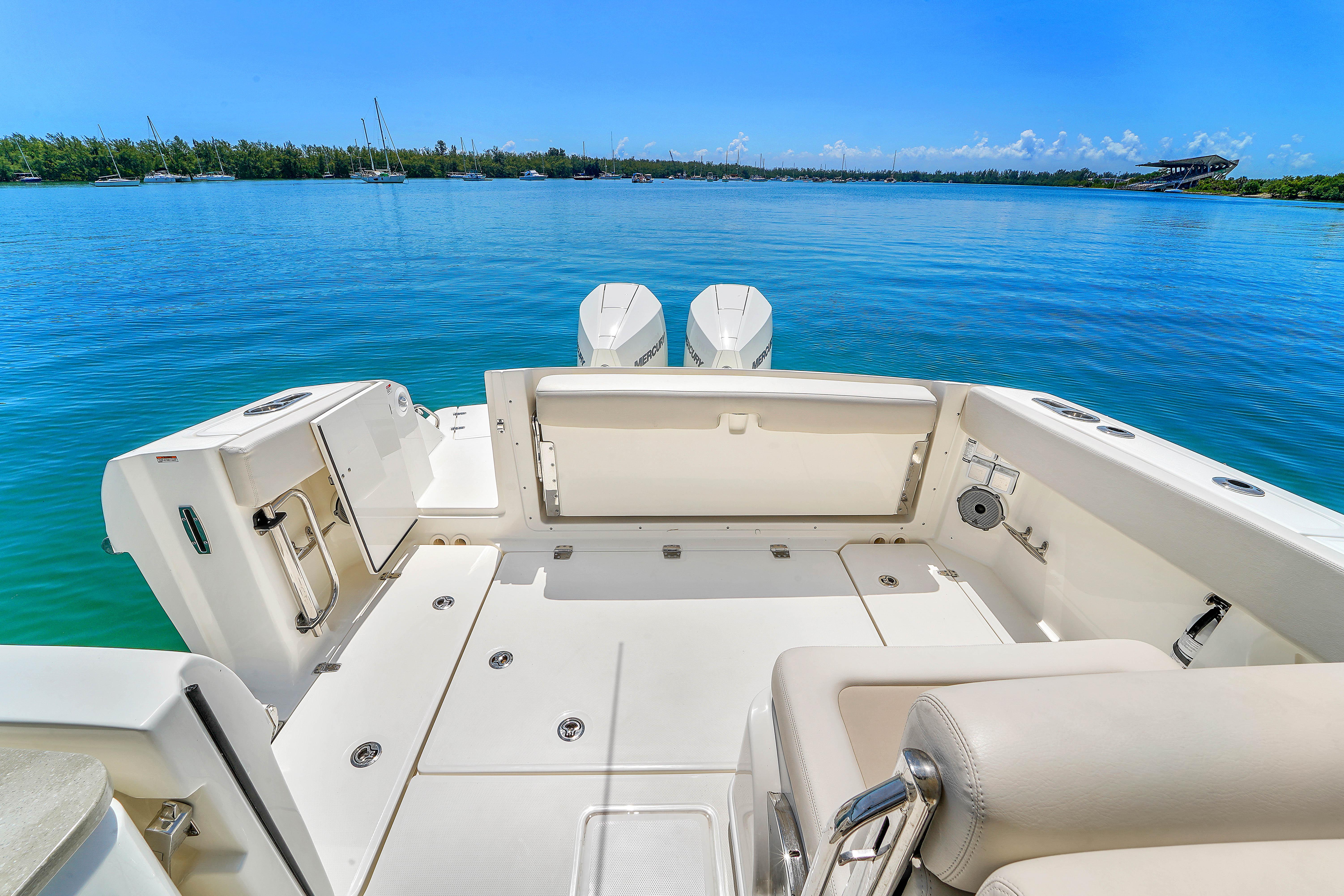 2024-boston-whaler-325-vantage-power-9793461-20250522111146912-1_XLARGE