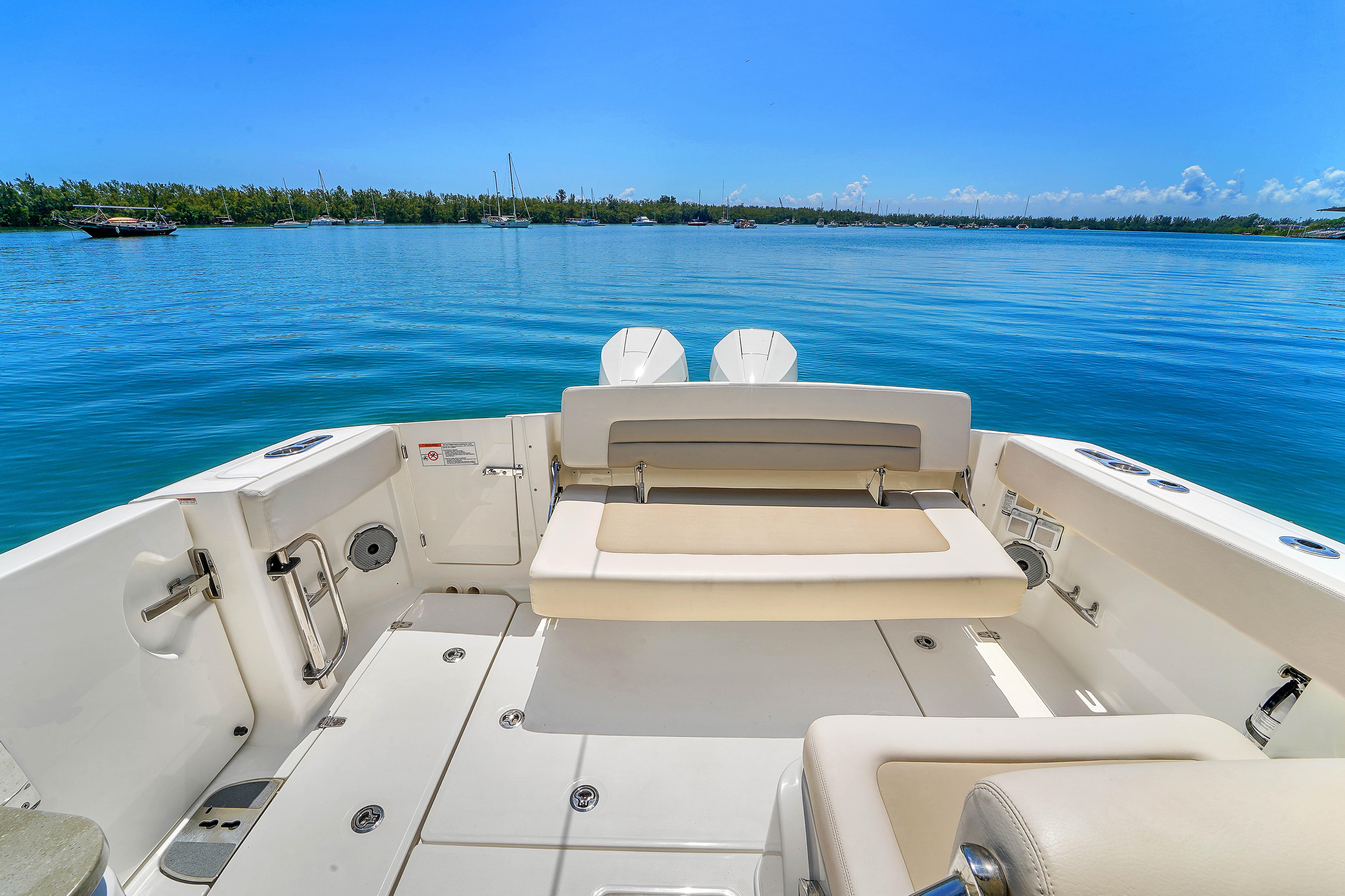2024-boston-whaler-325-vantage-power-9793461-20250522111153690-1_XLARGE