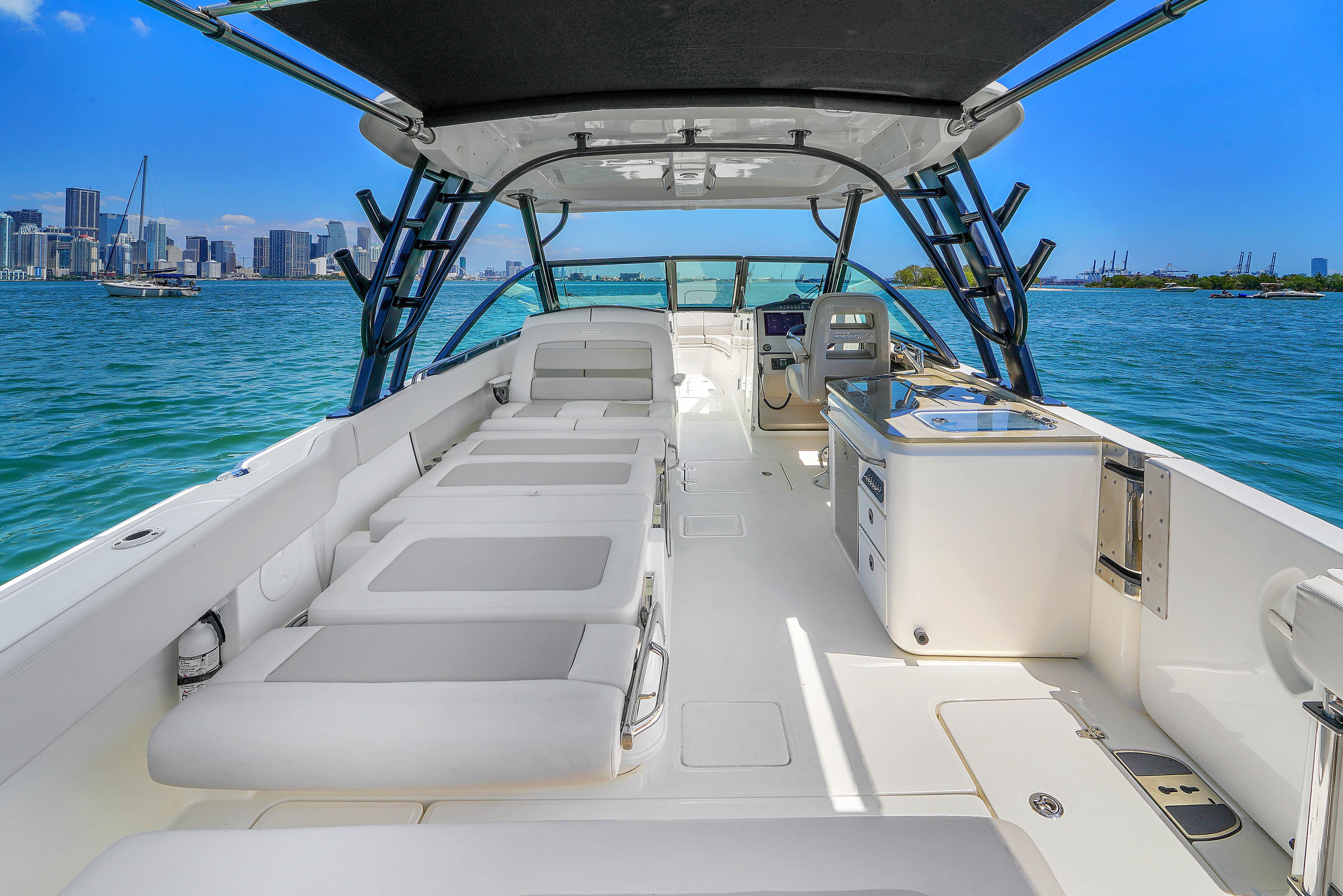 2024-boston-whaler-325-vantage-power-9793461-20250522111159852-1_XLARGE
