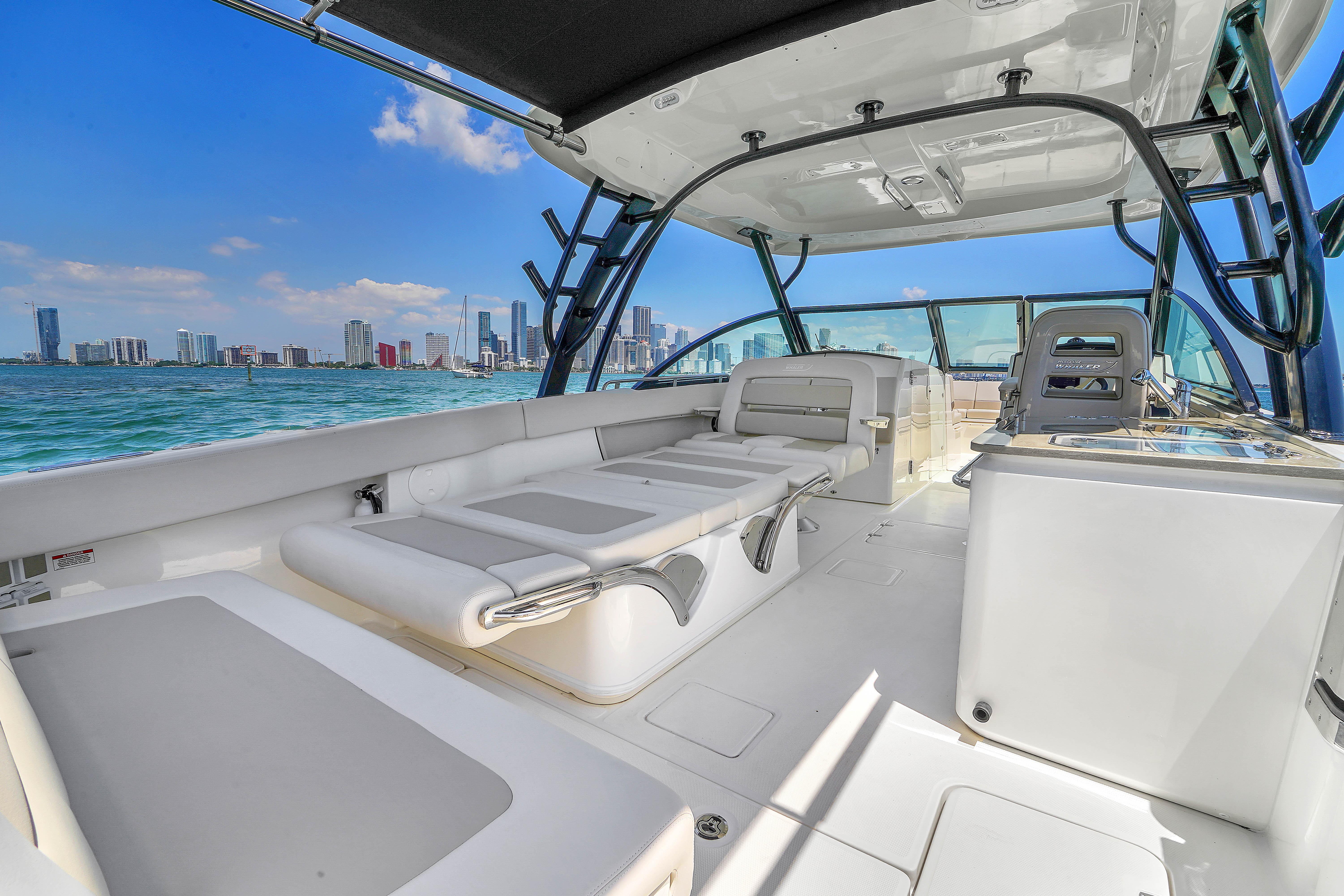 2024-boston-whaler-325-vantage-power-9793461-20250522111252078-1_XLARGE