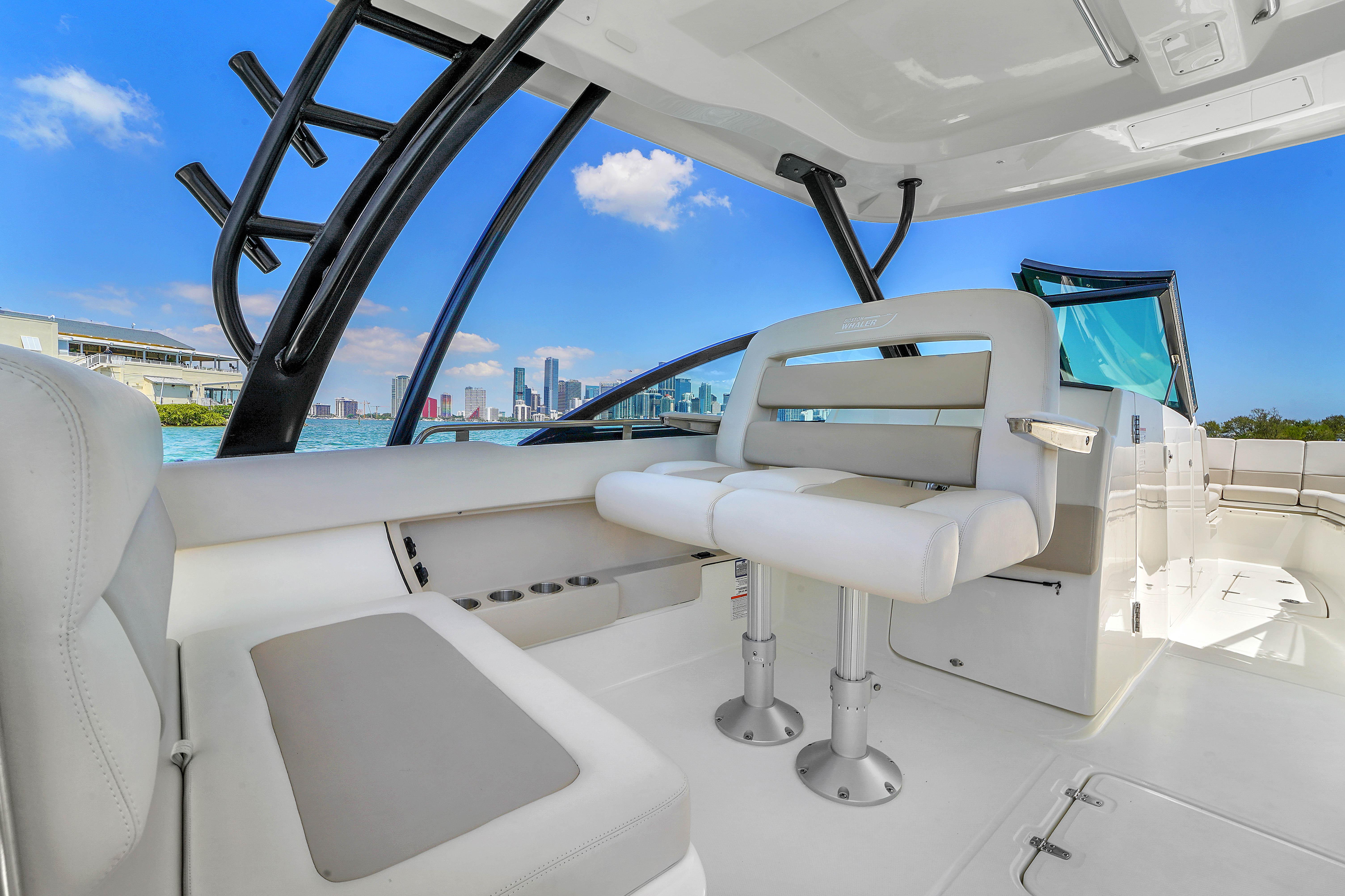 2024-boston-whaler-325-vantage-power-9793461-20250522111257678-1_XLARGE
