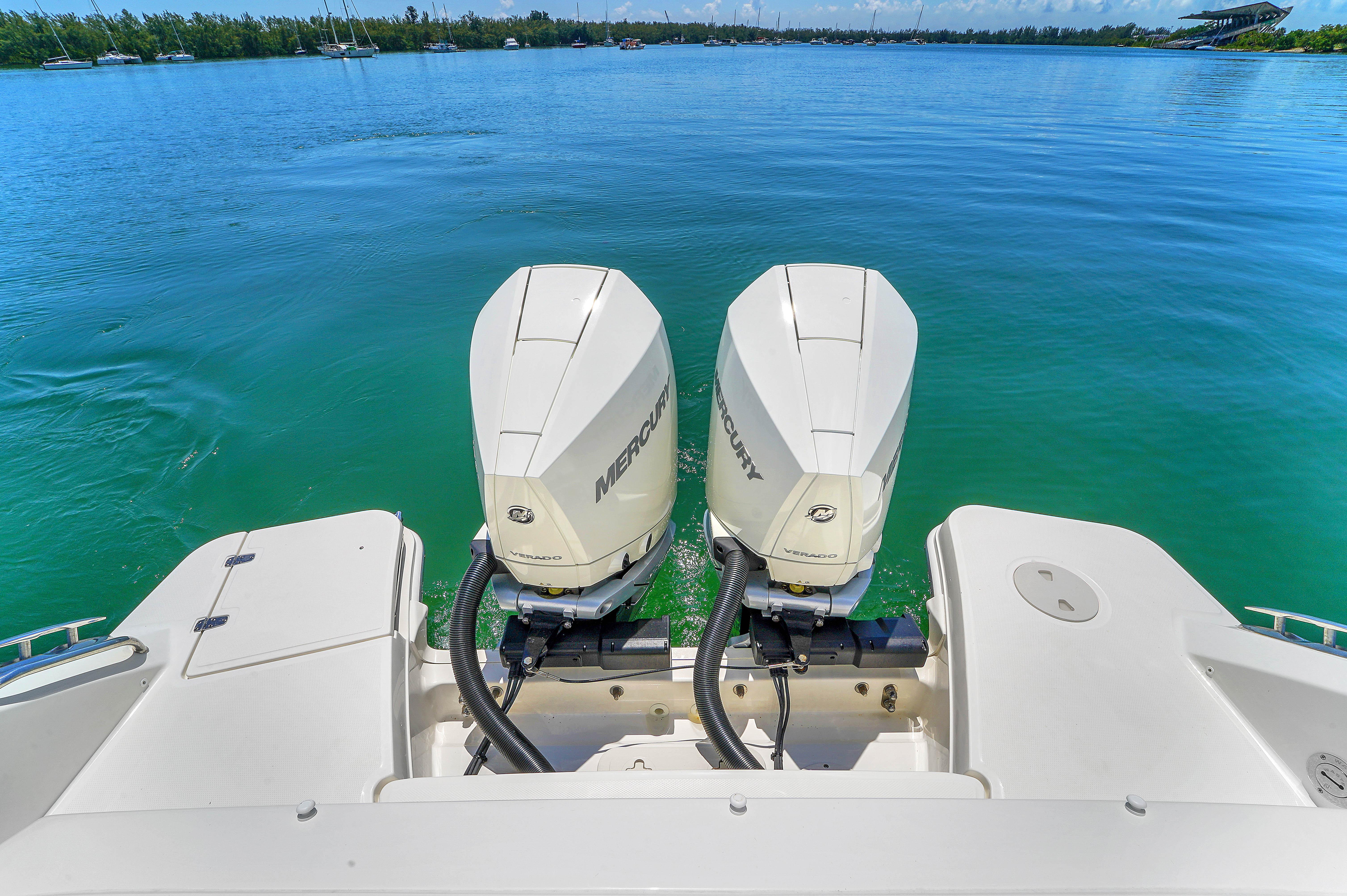 2024-boston-whaler-325-vantage-power-9793461-20250522111451568-1_XLARGE