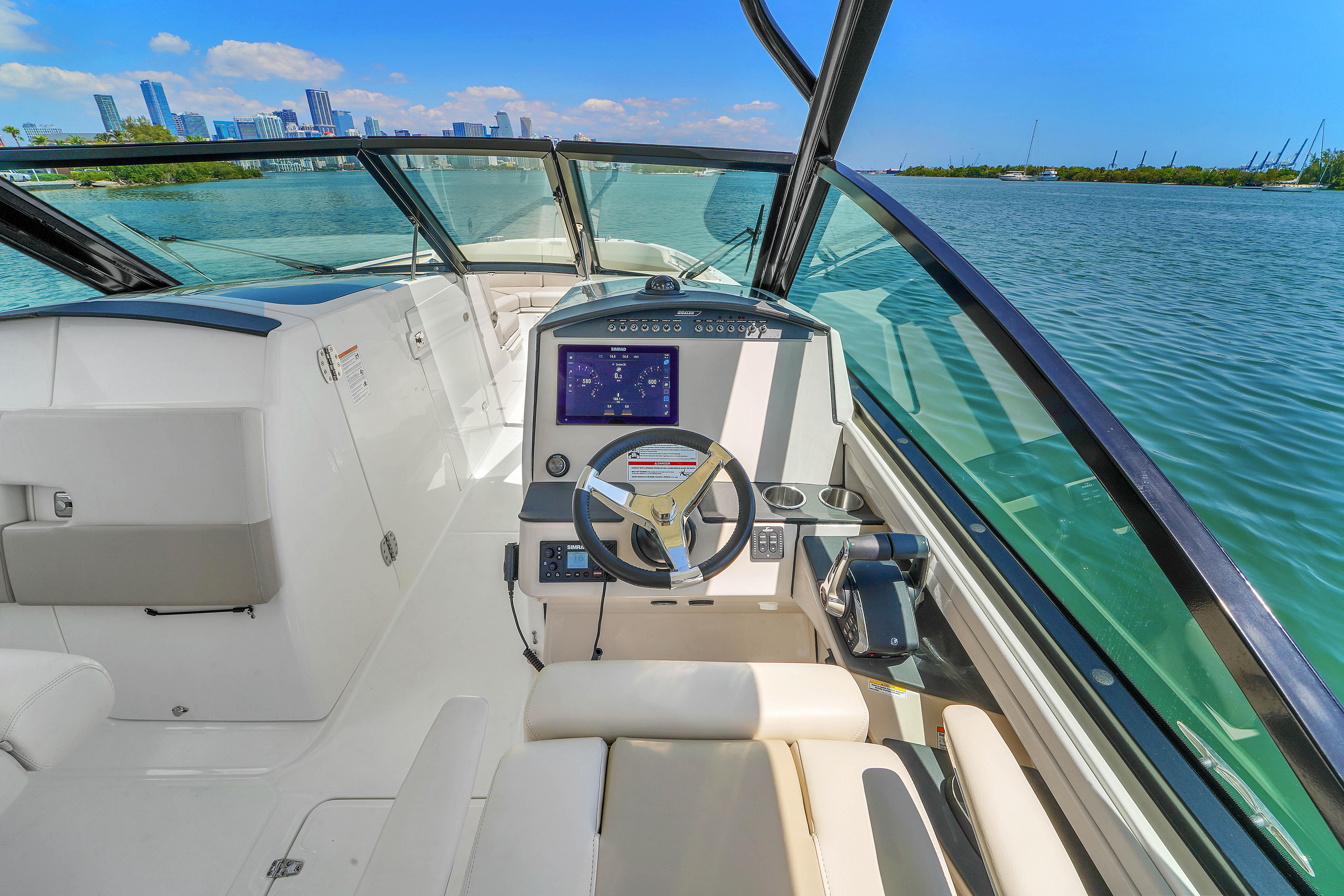 2024-boston-whaler-325-vantage-power-9793461-20250522111809097-1_XLARGE