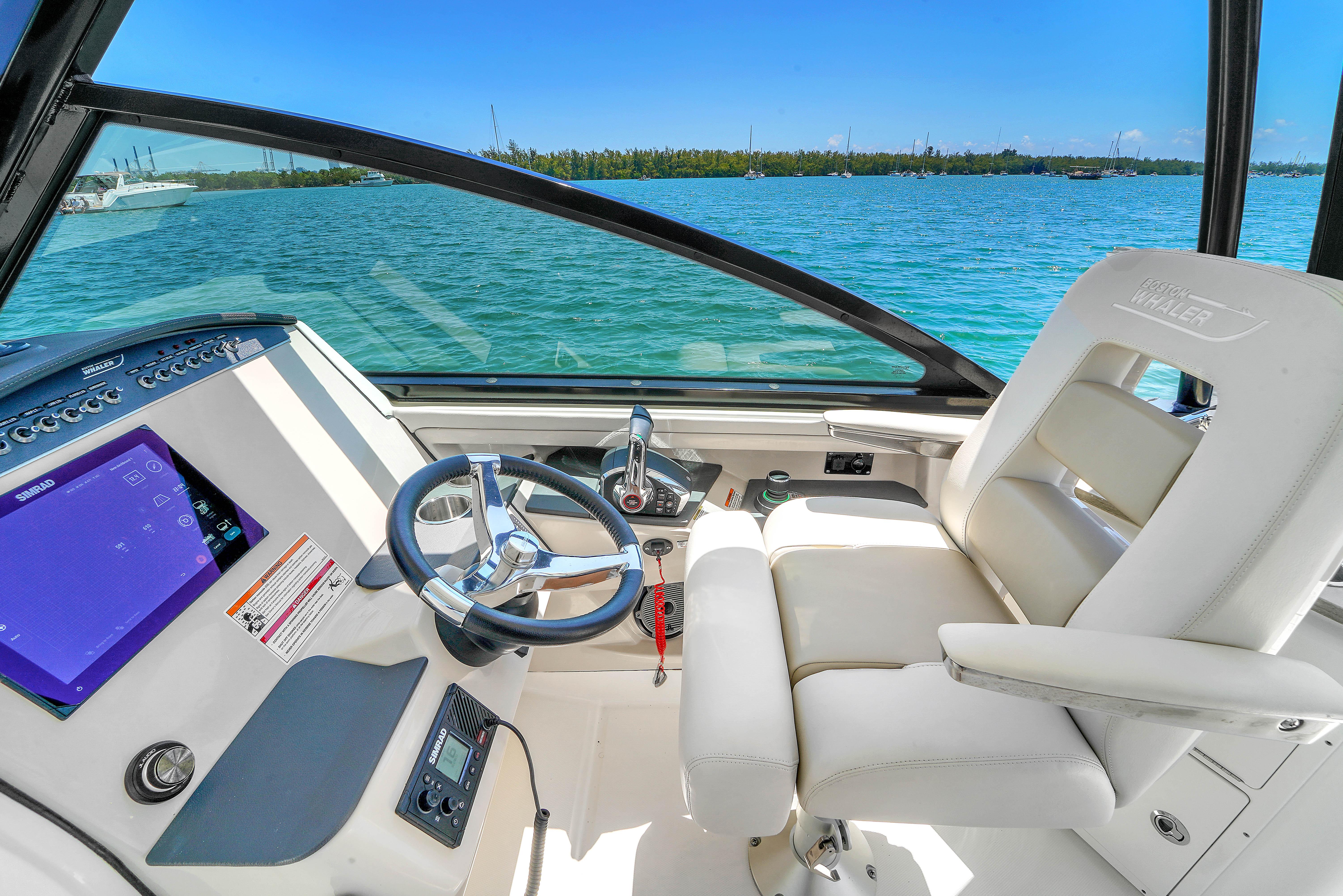 2024-boston-whaler-325-vantage-power-9793461-20250522111822916-1_XLARGE