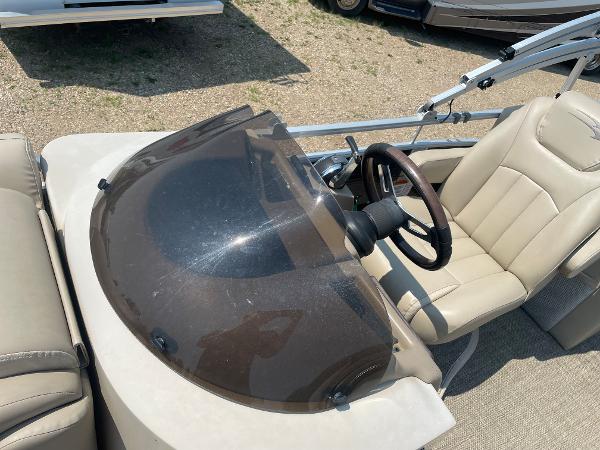 2015 Bennington boat for sale, model of the boat is 2375 GCW & Image # 11 of 14