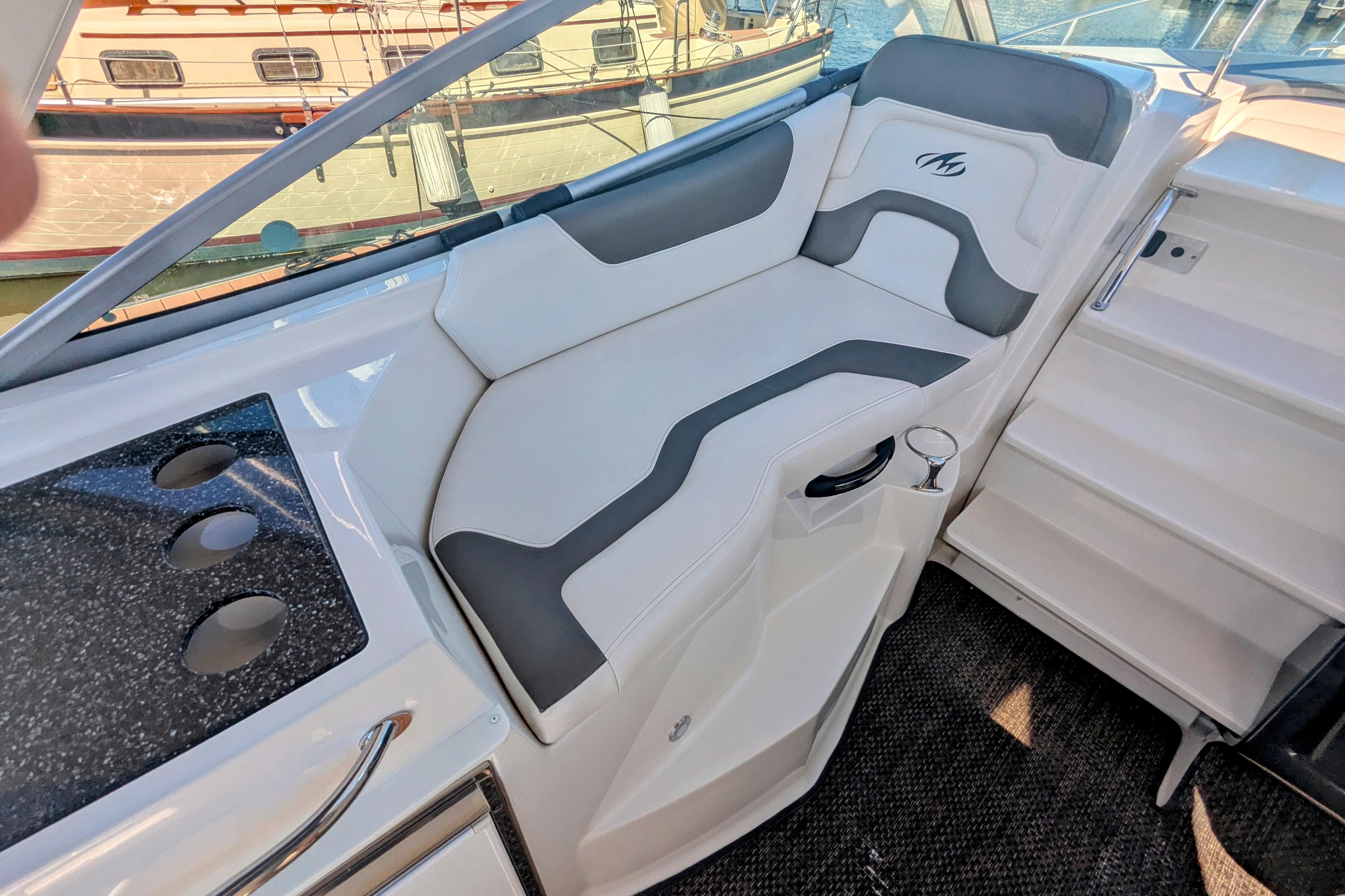 2013 Monterey 280 Sport Yacht-10