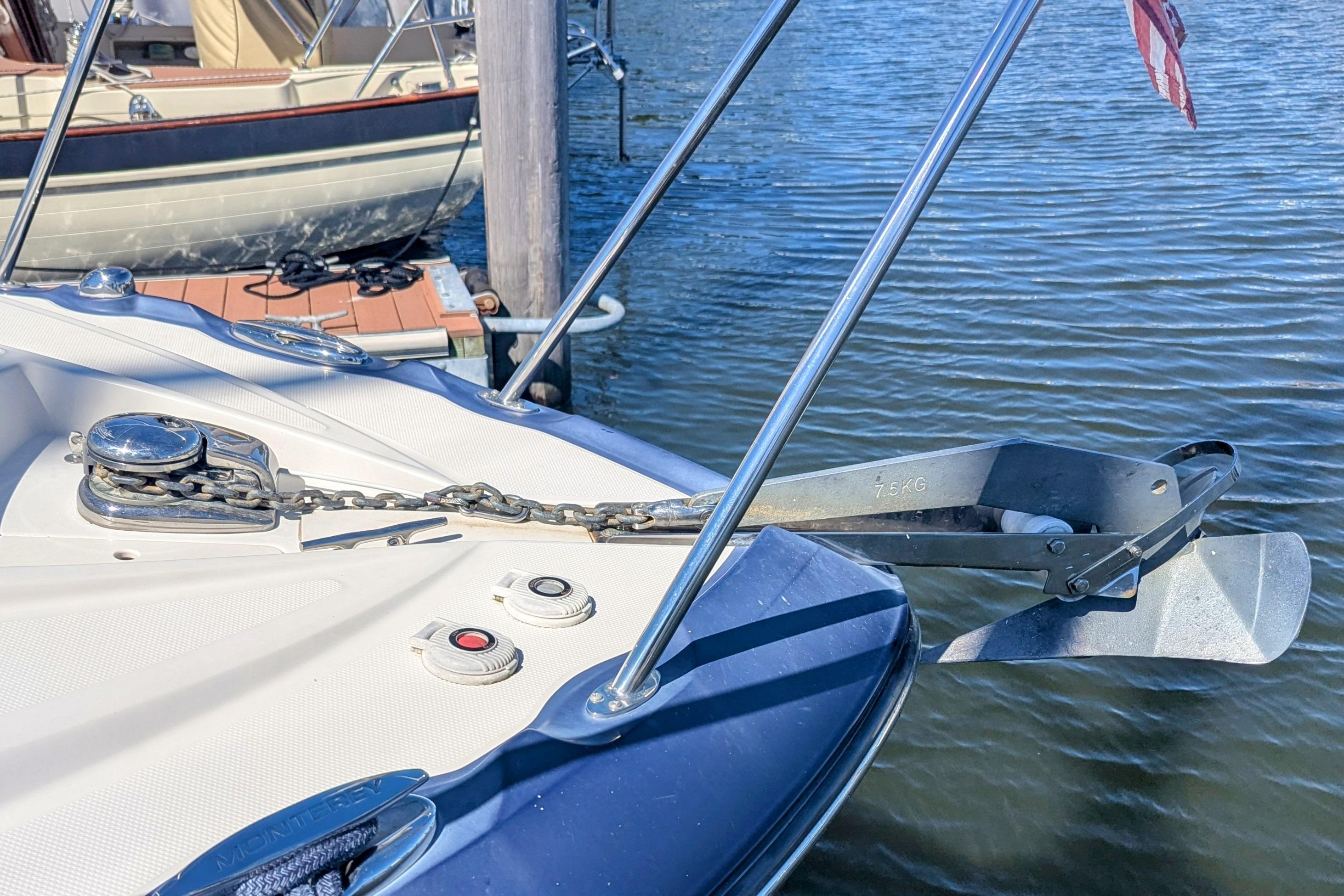 2013 Monterey 280 Sport Yacht-38