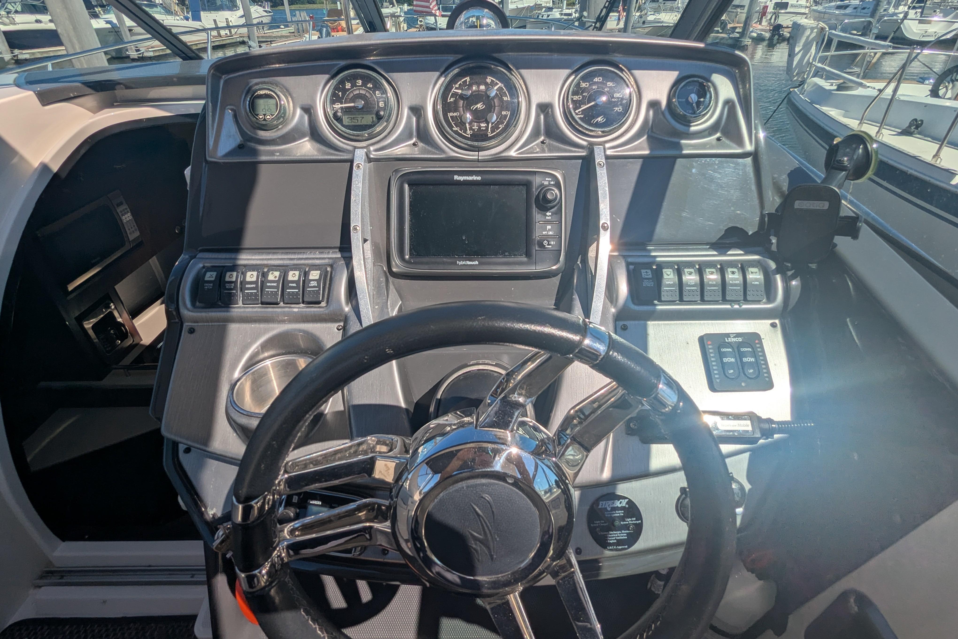 2013 Monterey 280 Sport Yacht-19