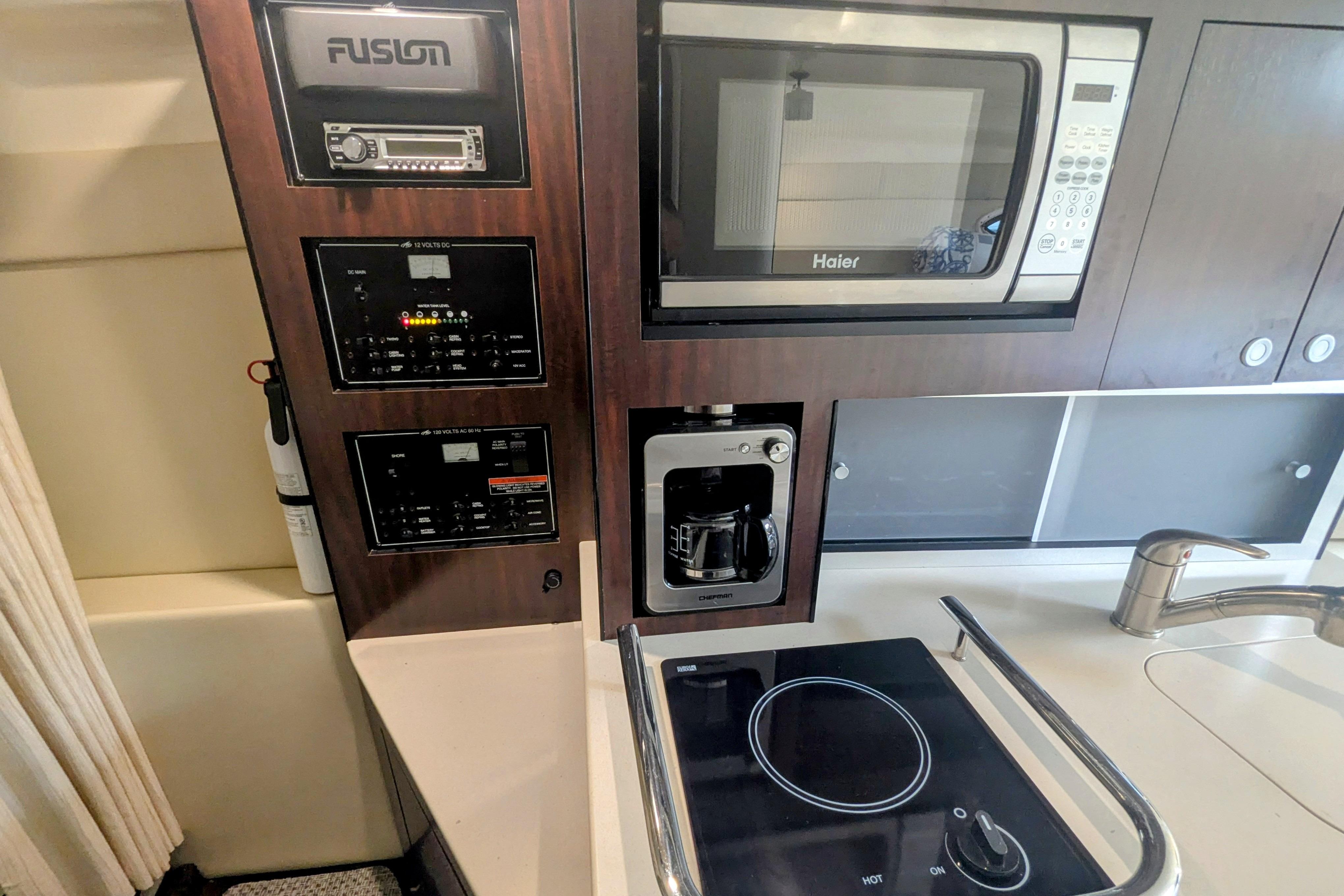 2013 Monterey 280 Sport Yacht-28