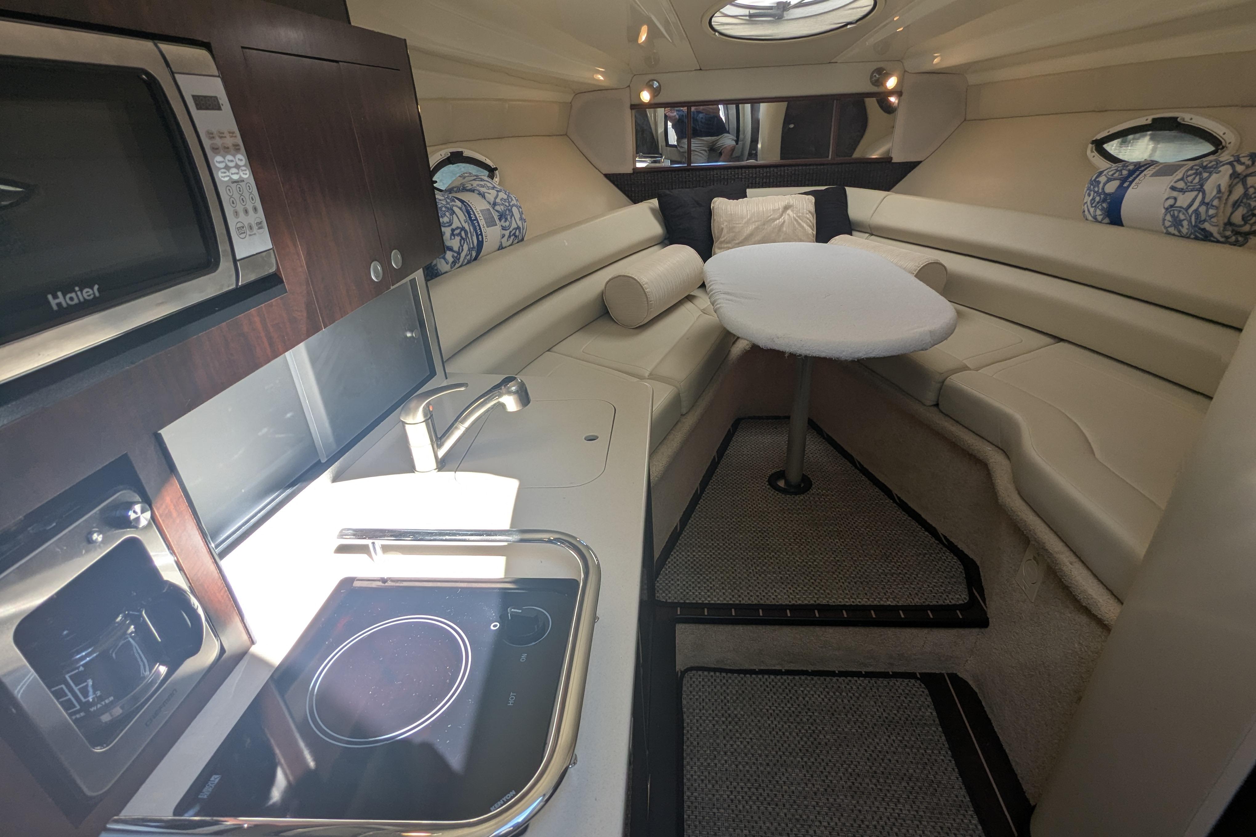 2013 Monterey 280 Sport Yacht-26