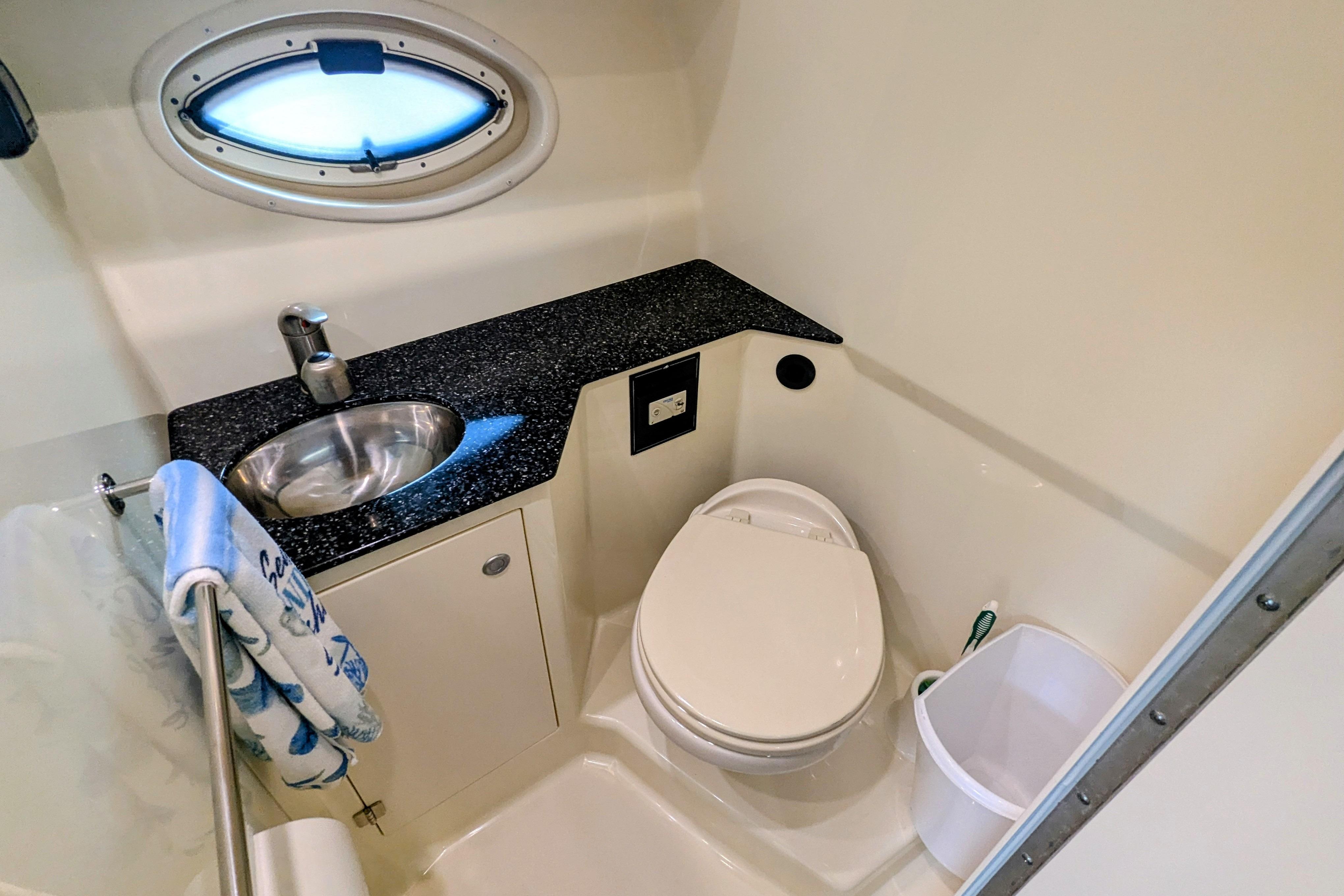 2013 Monterey 280 Sport Yacht-29