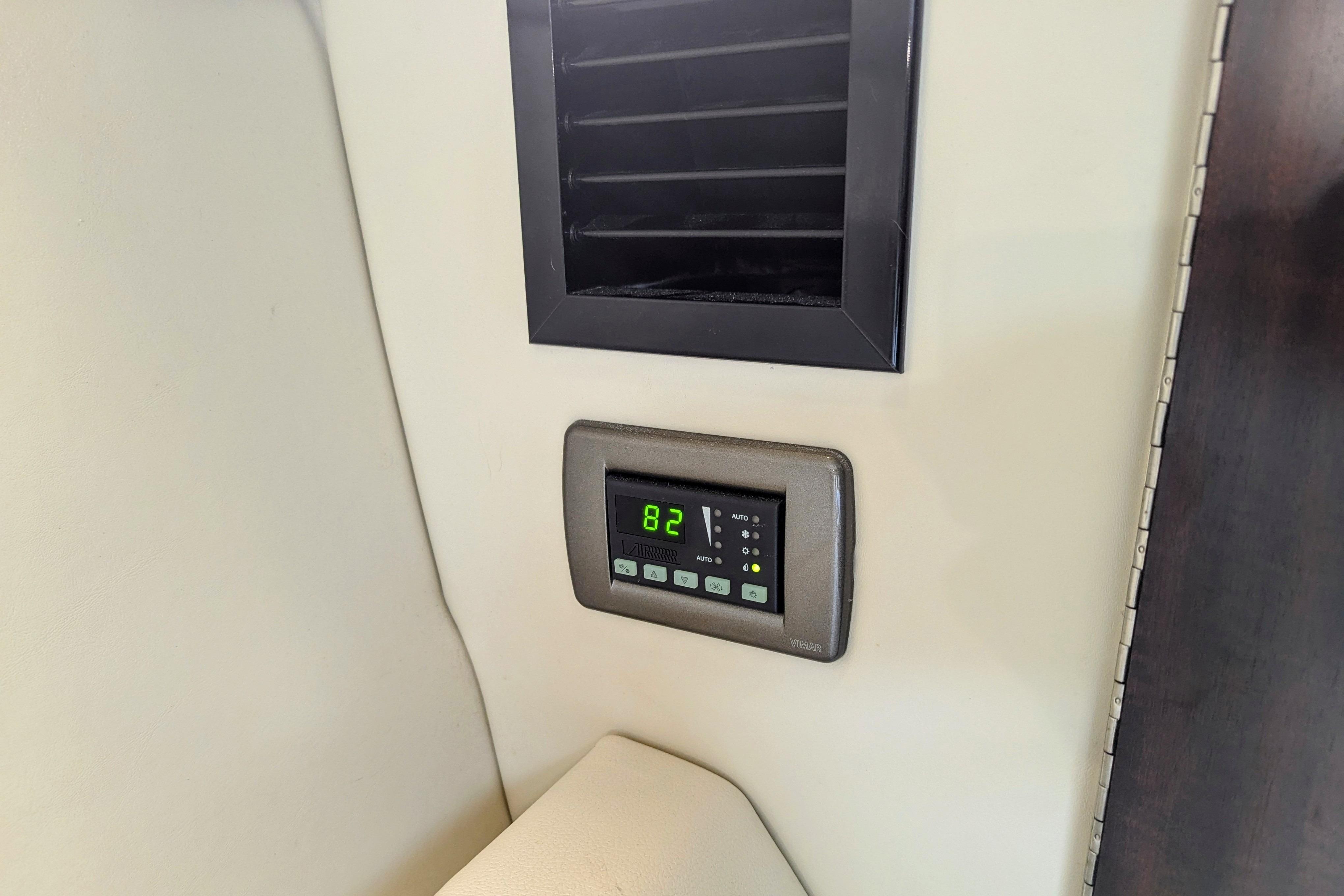 2013 Monterey 280 Sport Yacht-35