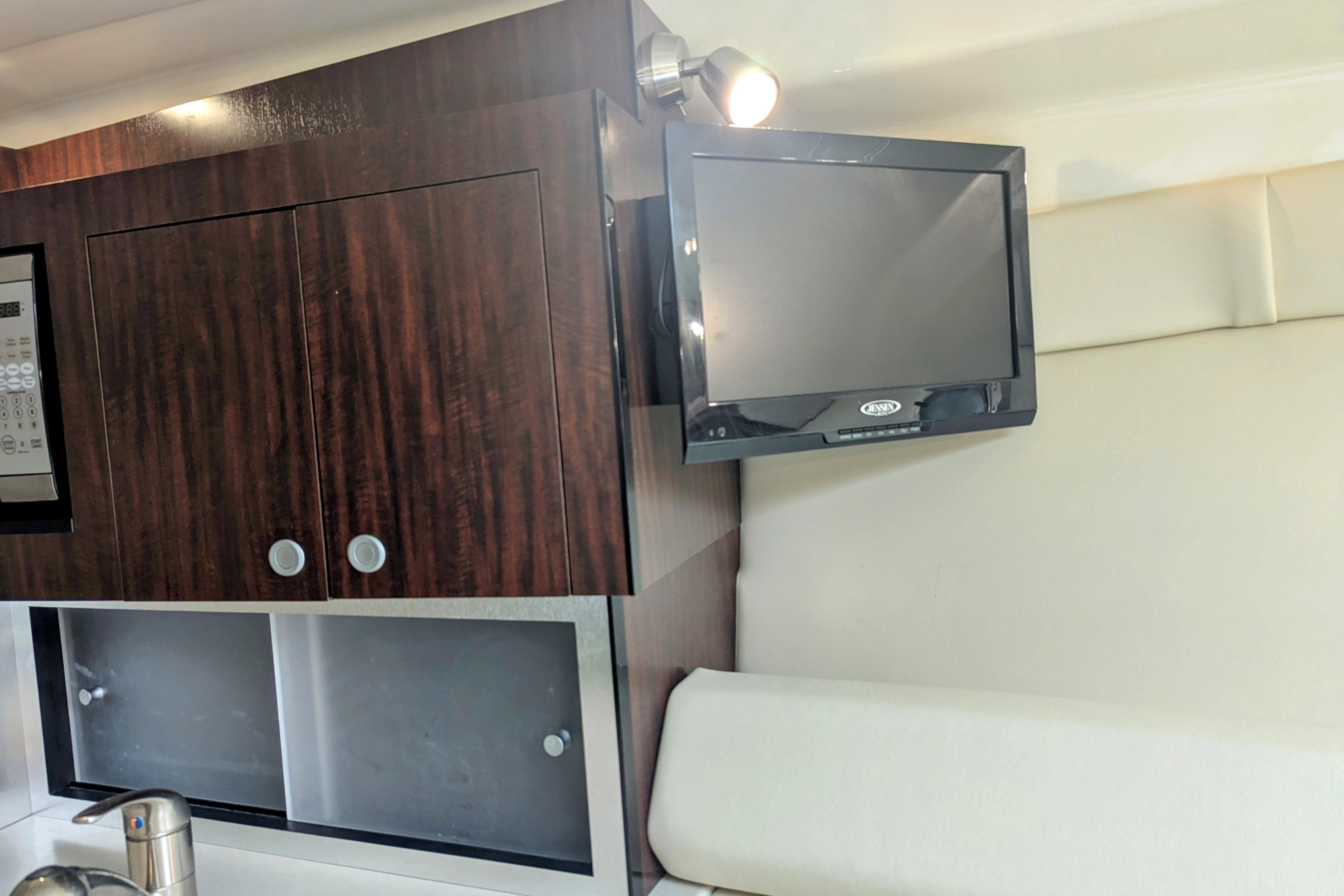 2013 Monterey 280 Sport Yacht-31