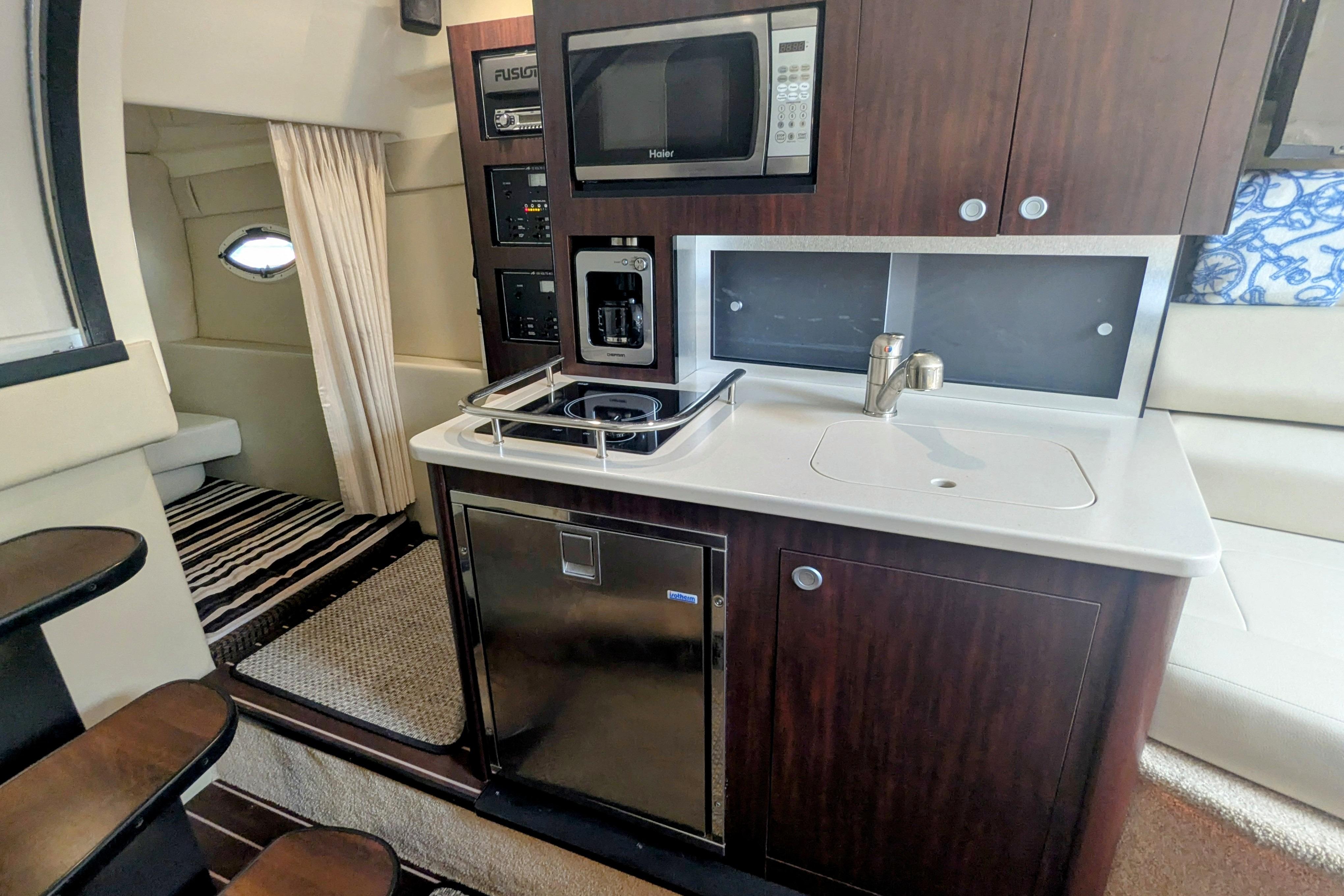 2013 Monterey 280 Sport Yacht-27