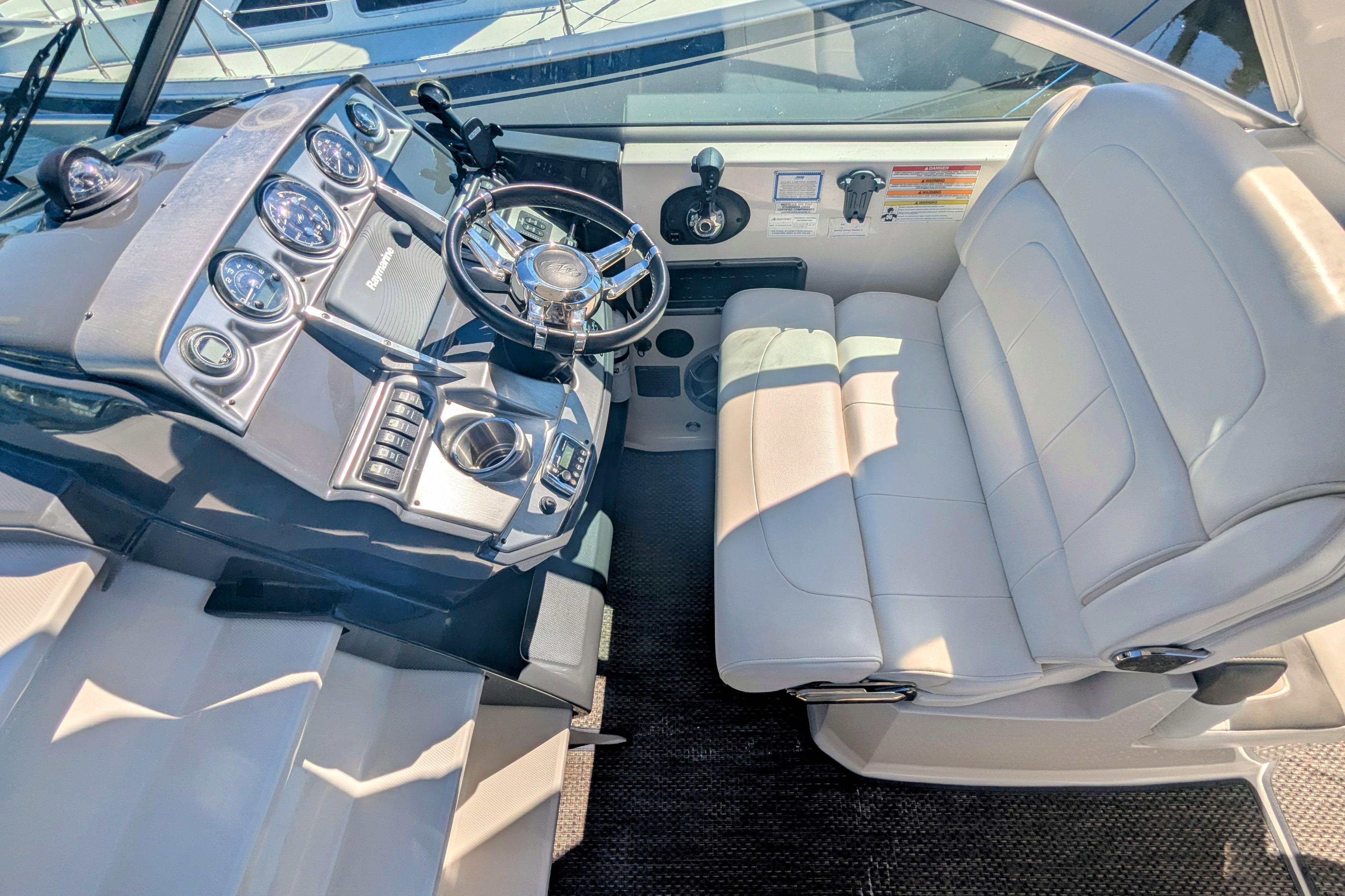 2013 Monterey 280 Sport Yacht-17