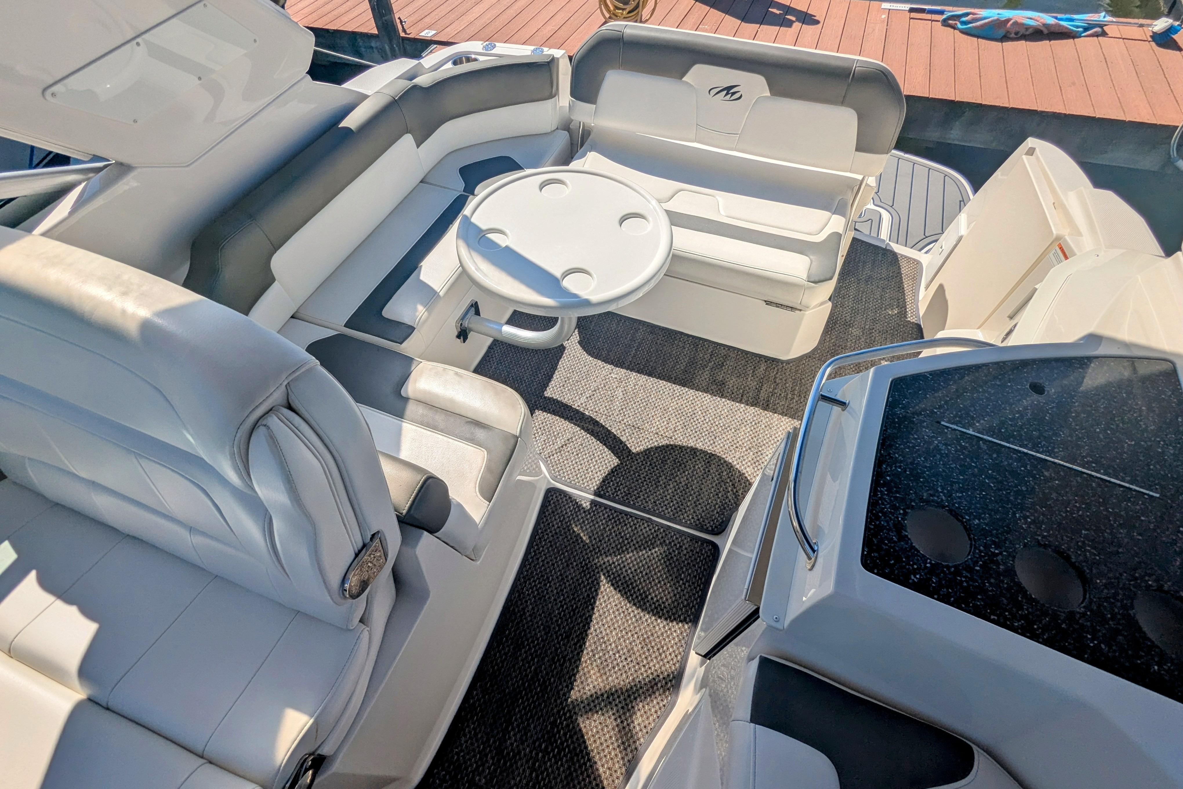 2013 Monterey 280 Sport Yacht-15