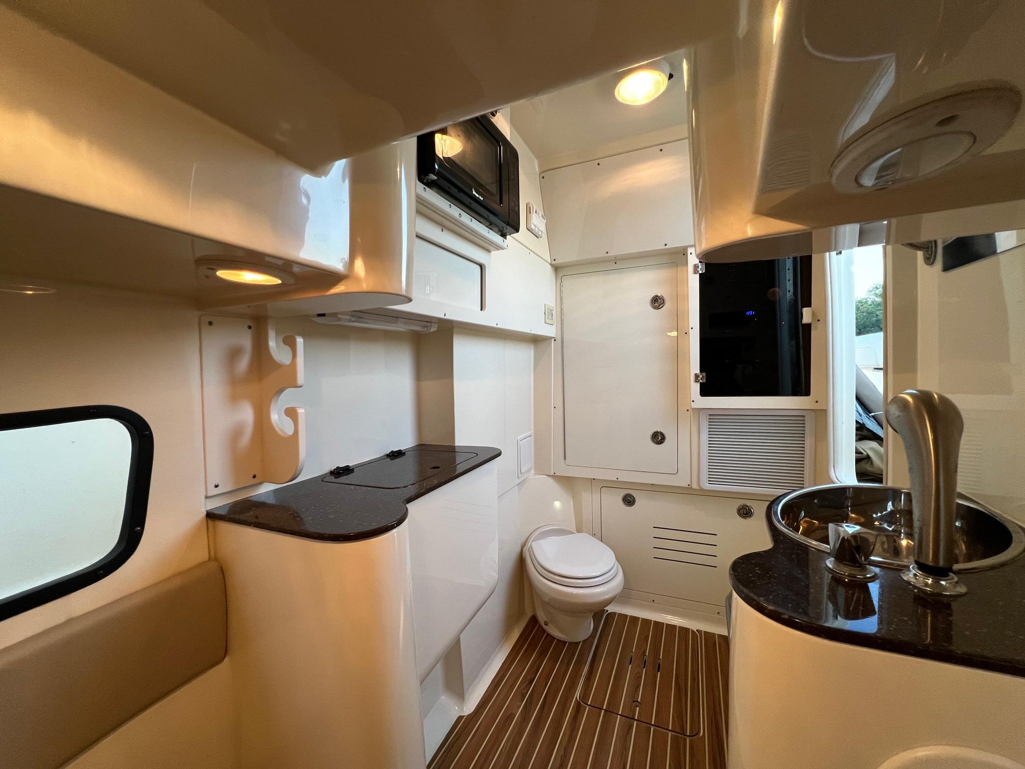 Head/Shower Compartment (aft in cabin)