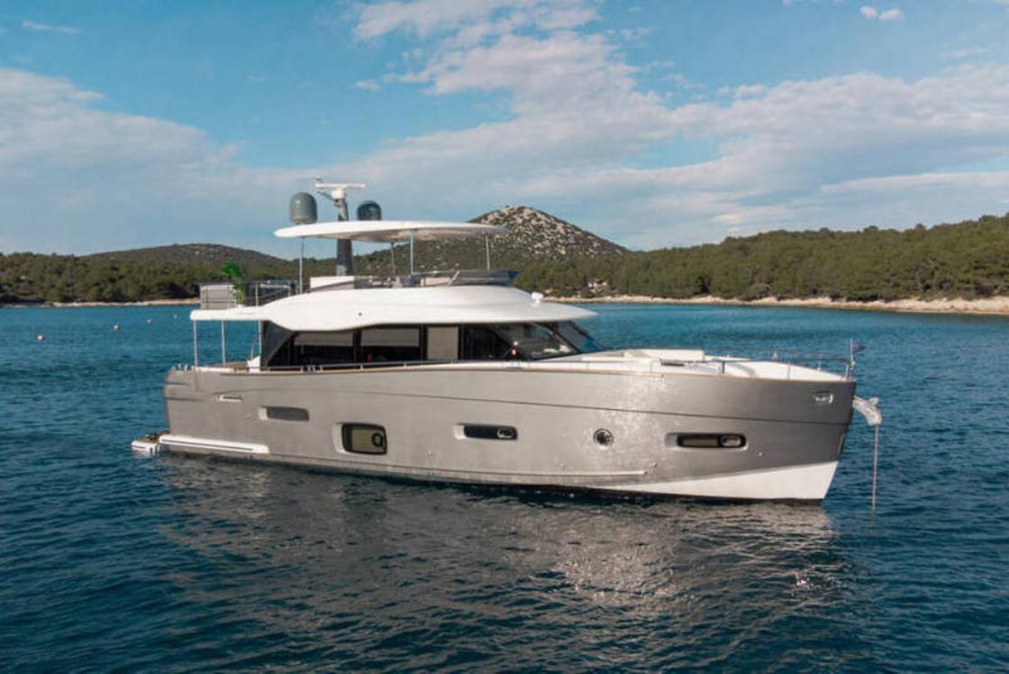2019 Azimut Magellano 66
