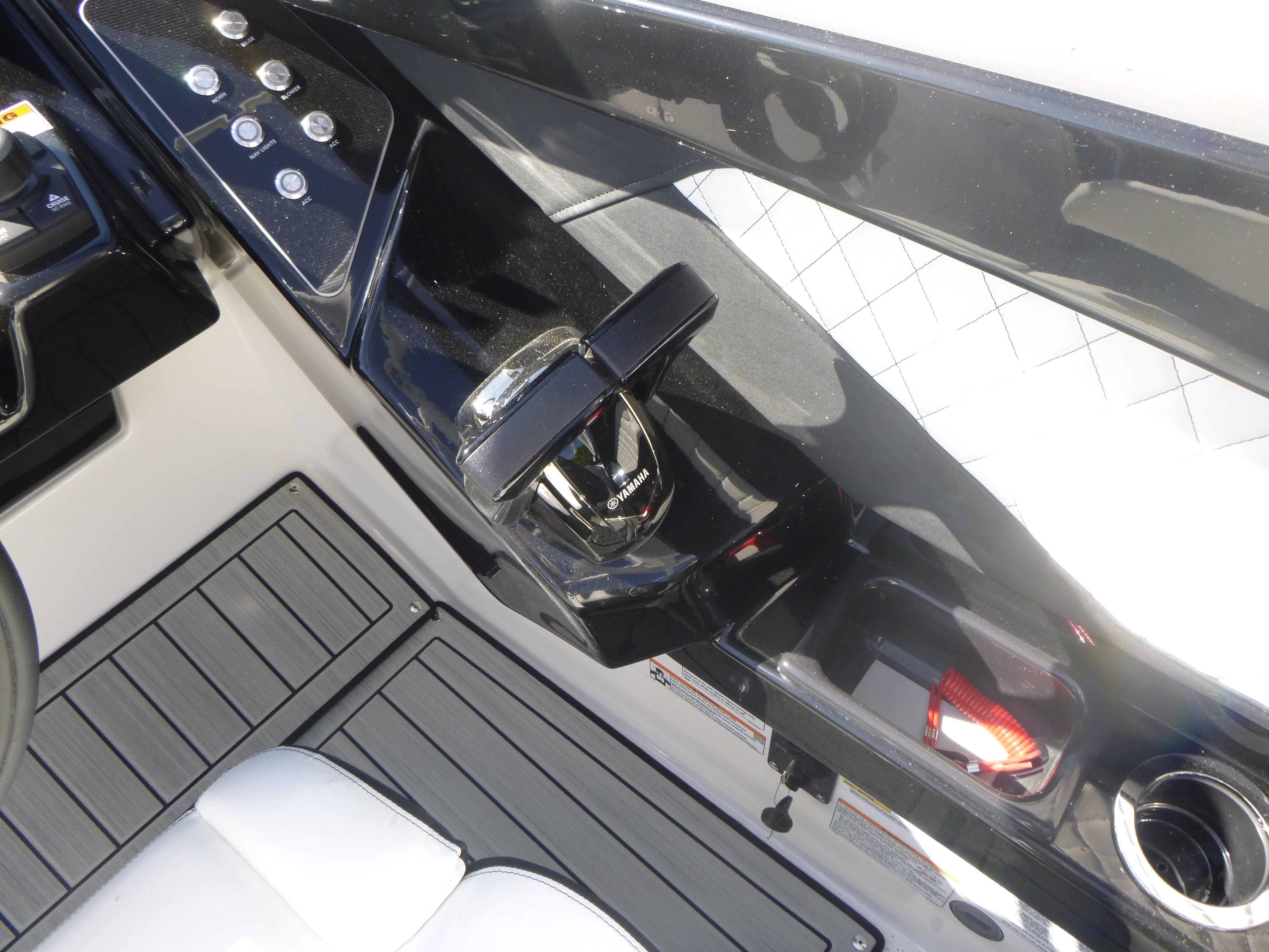 2024 Yamaha Boats 252SD Gallery