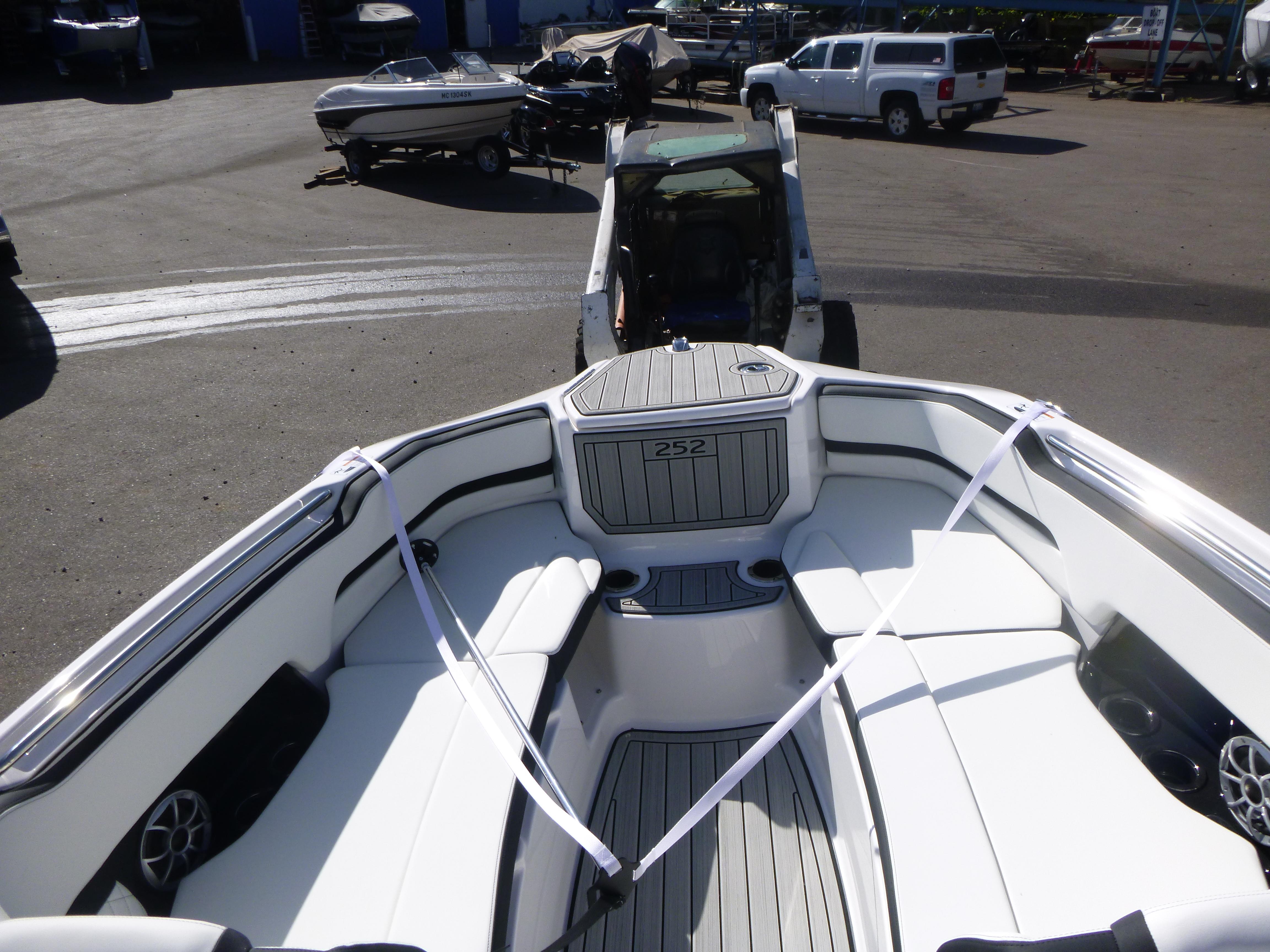 2024 Yamaha Boats 252SD Gallery