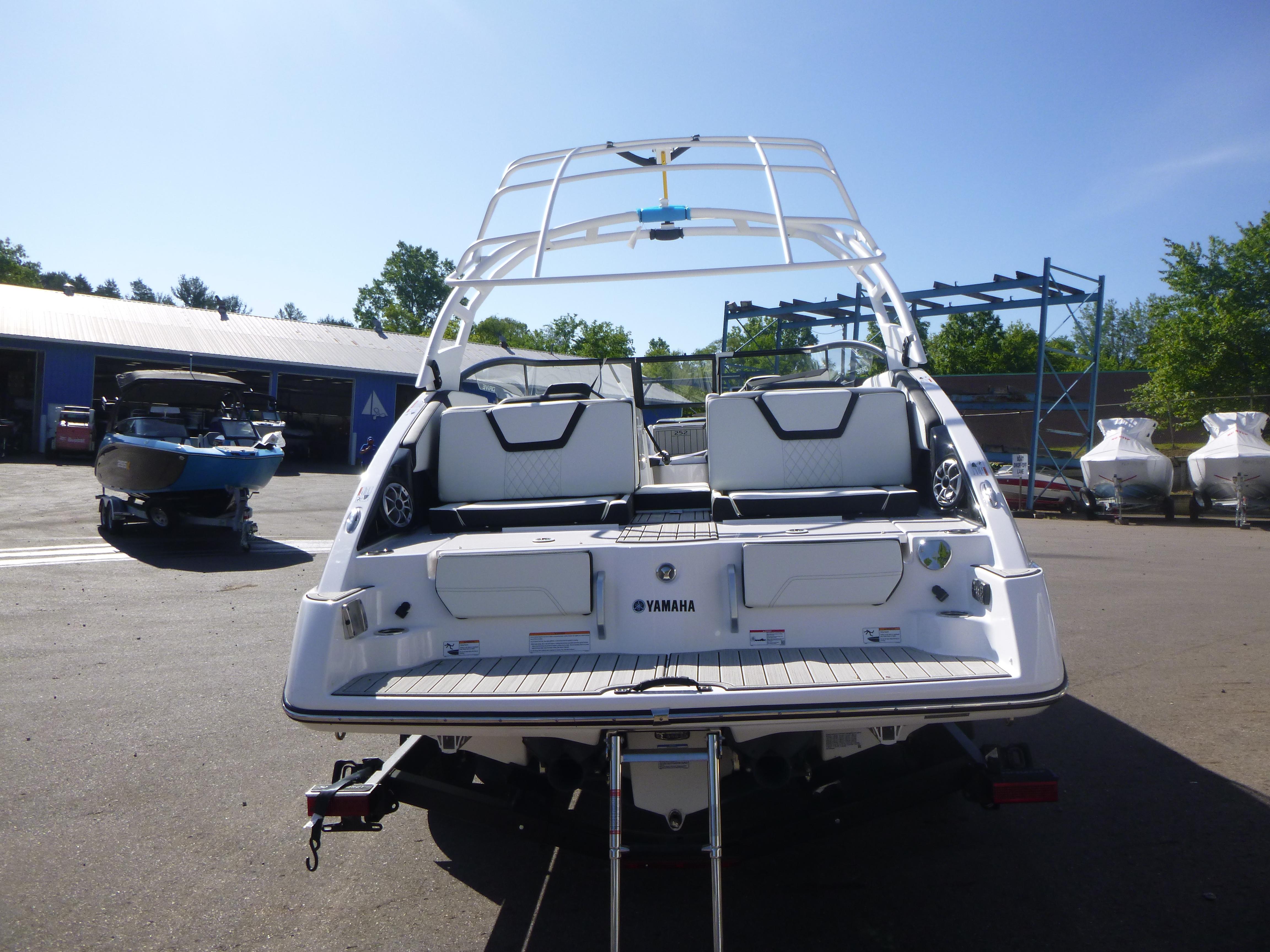 2024 Yamaha Boats 252SD Gallery